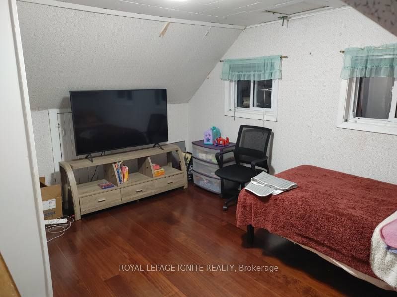 87 Ninth Street W Property Photo 9