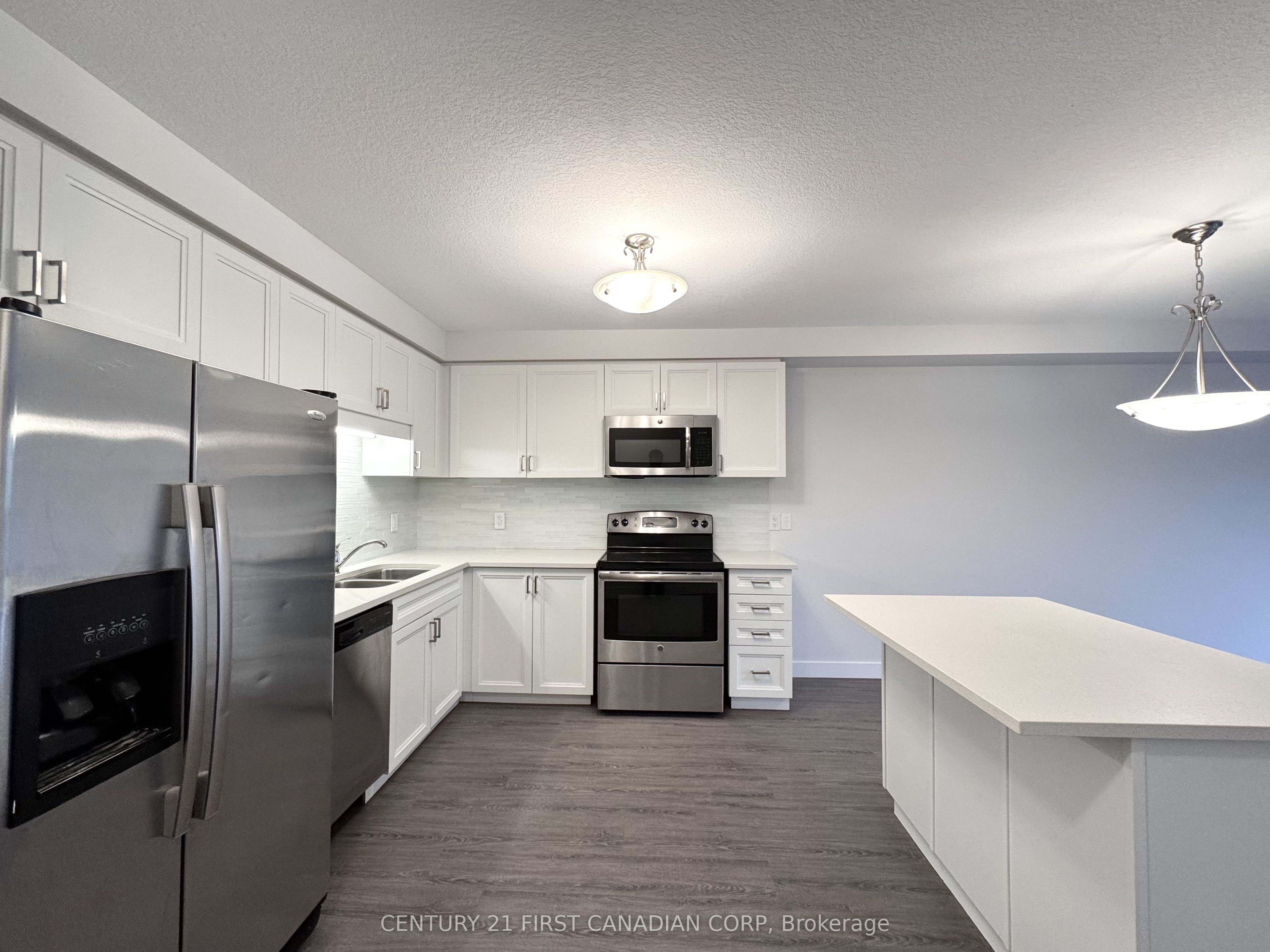 3188 Singleton Avenue Property Photo 5