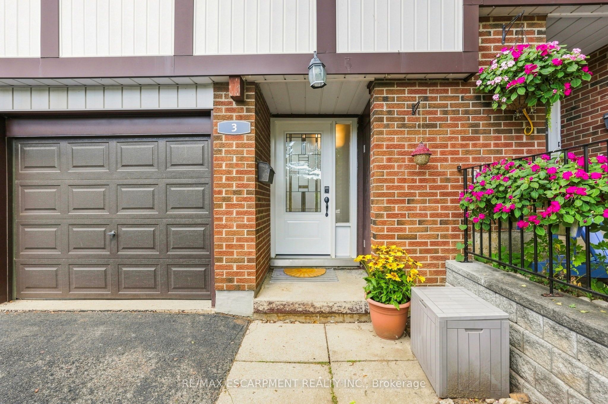 3 Burdock Lane 33 Property Photo 2