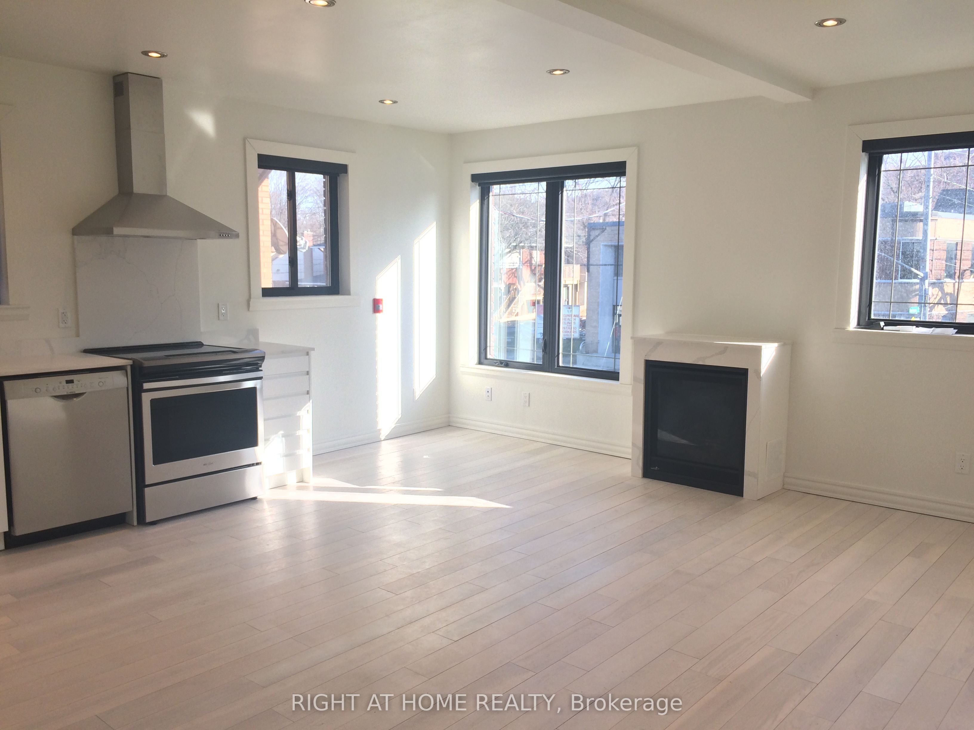 843 Main Street E 4 Property Photo 6