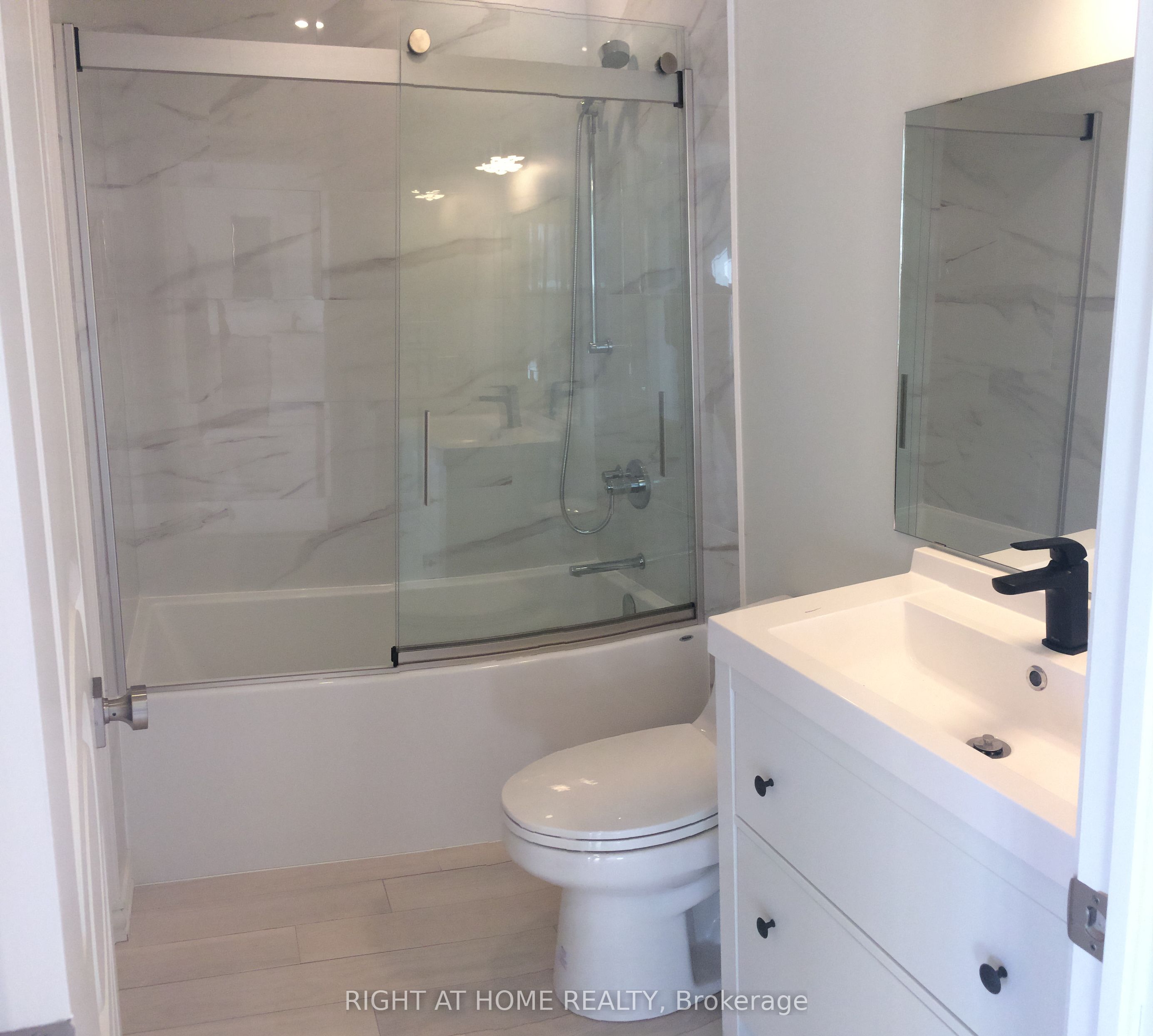 843 Main Street E 4 Property Photo 17