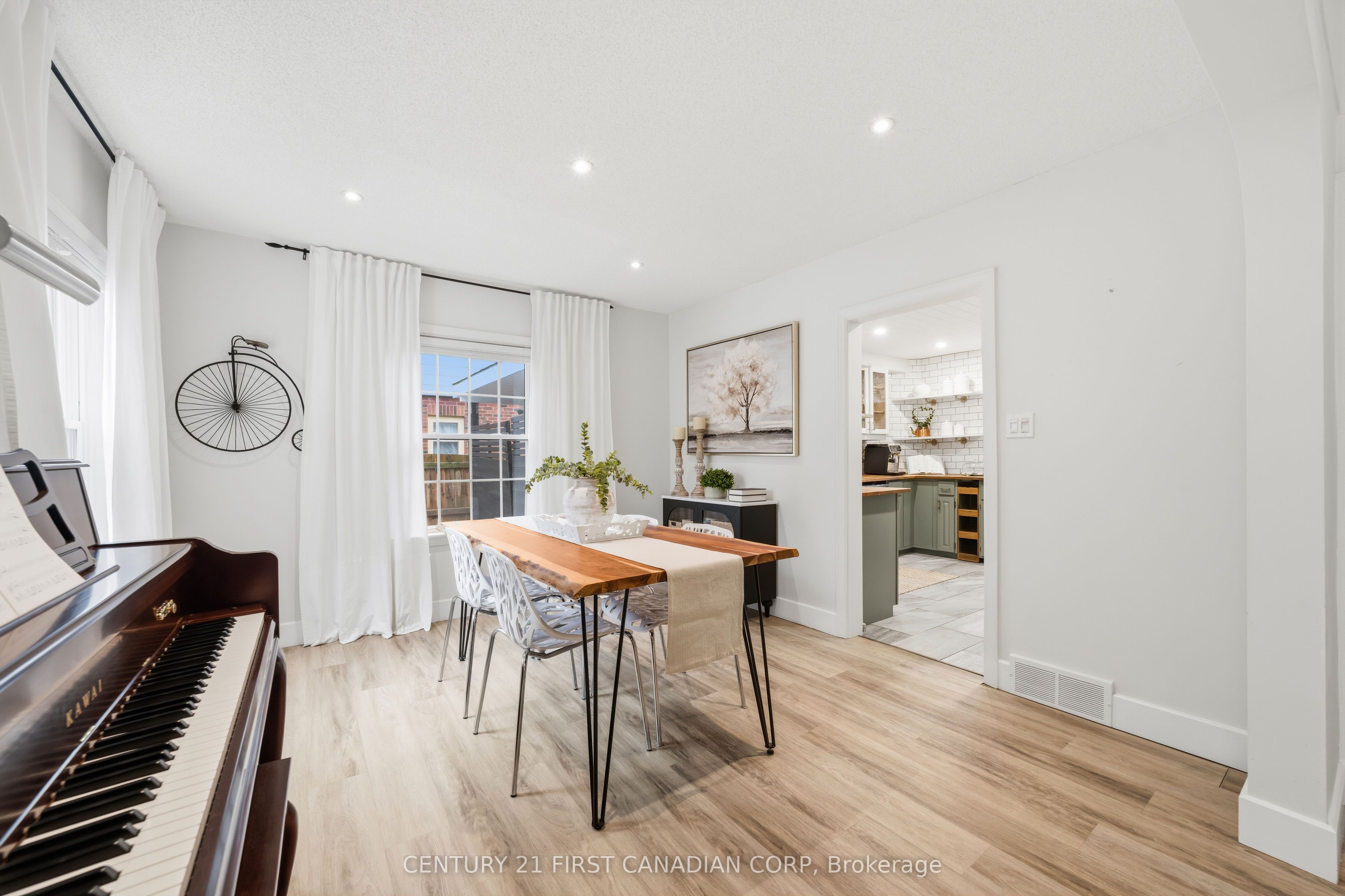 378 Byron Boulevard Property Photo 10