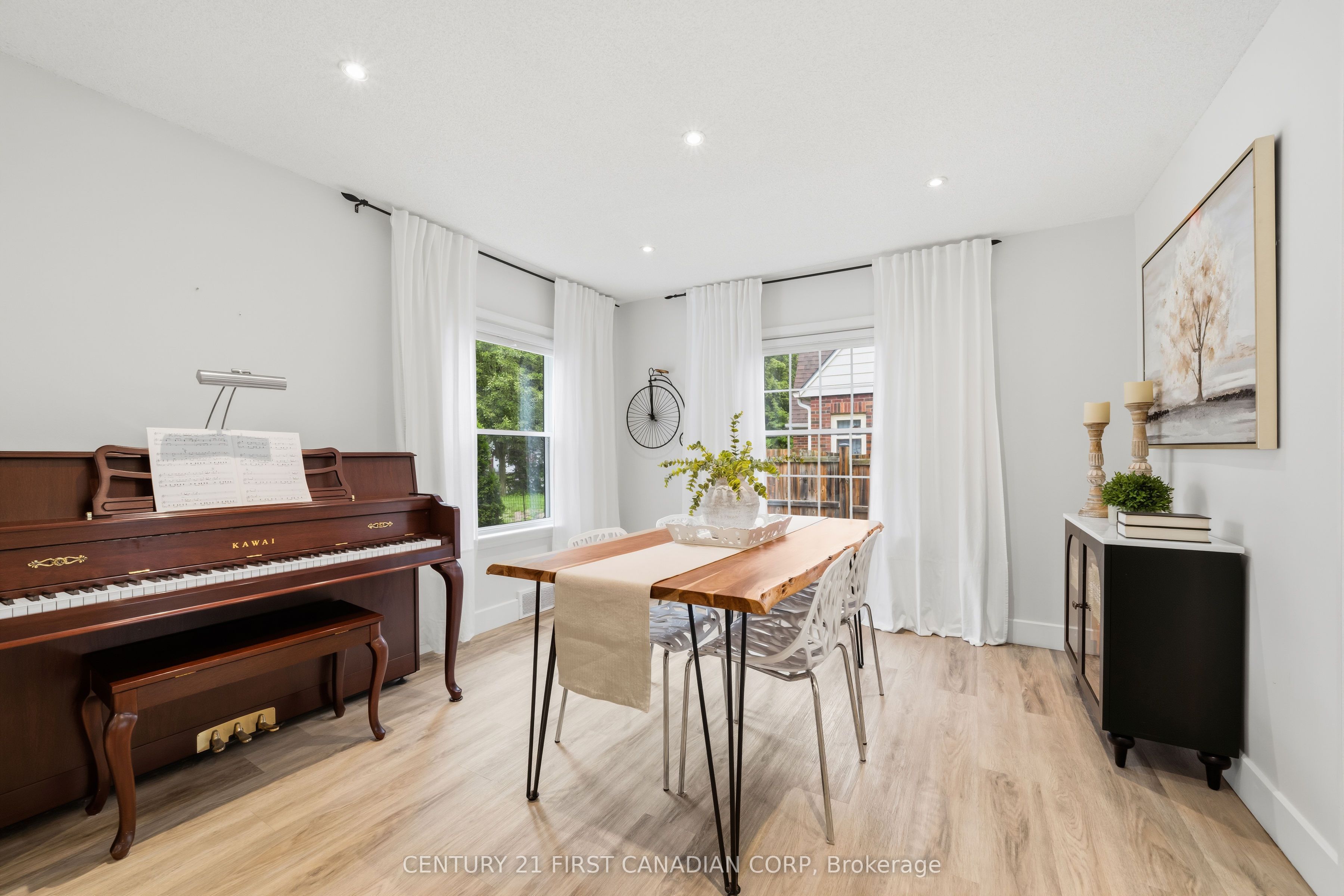 378 Byron Boulevard Property Photo 11