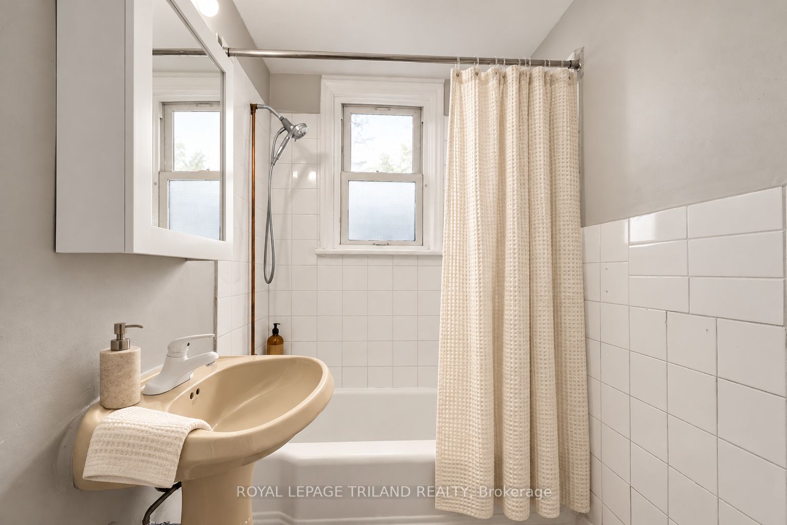 204 Colborne Street C Property Photo 8