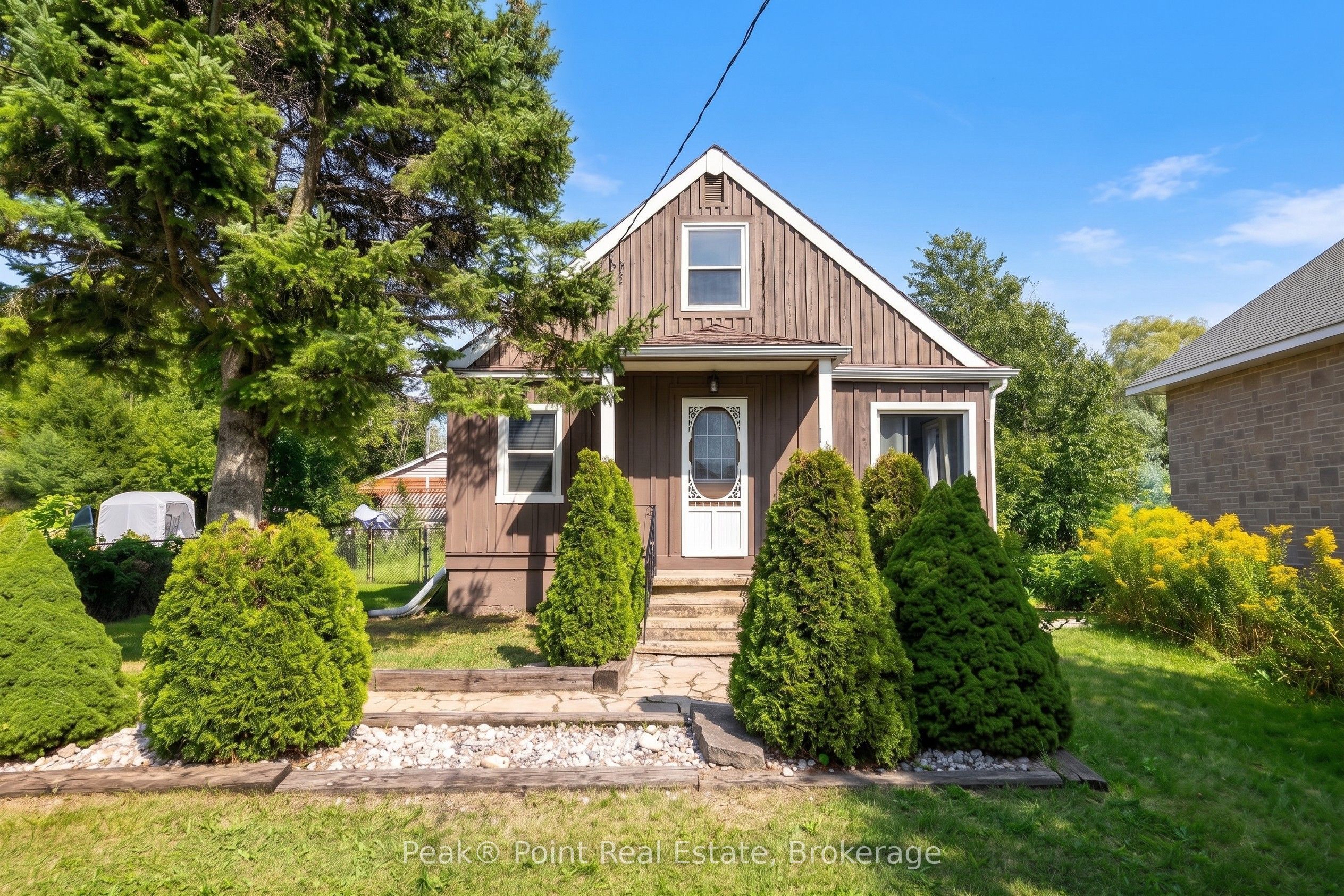 579 John Street Property Photo 1
