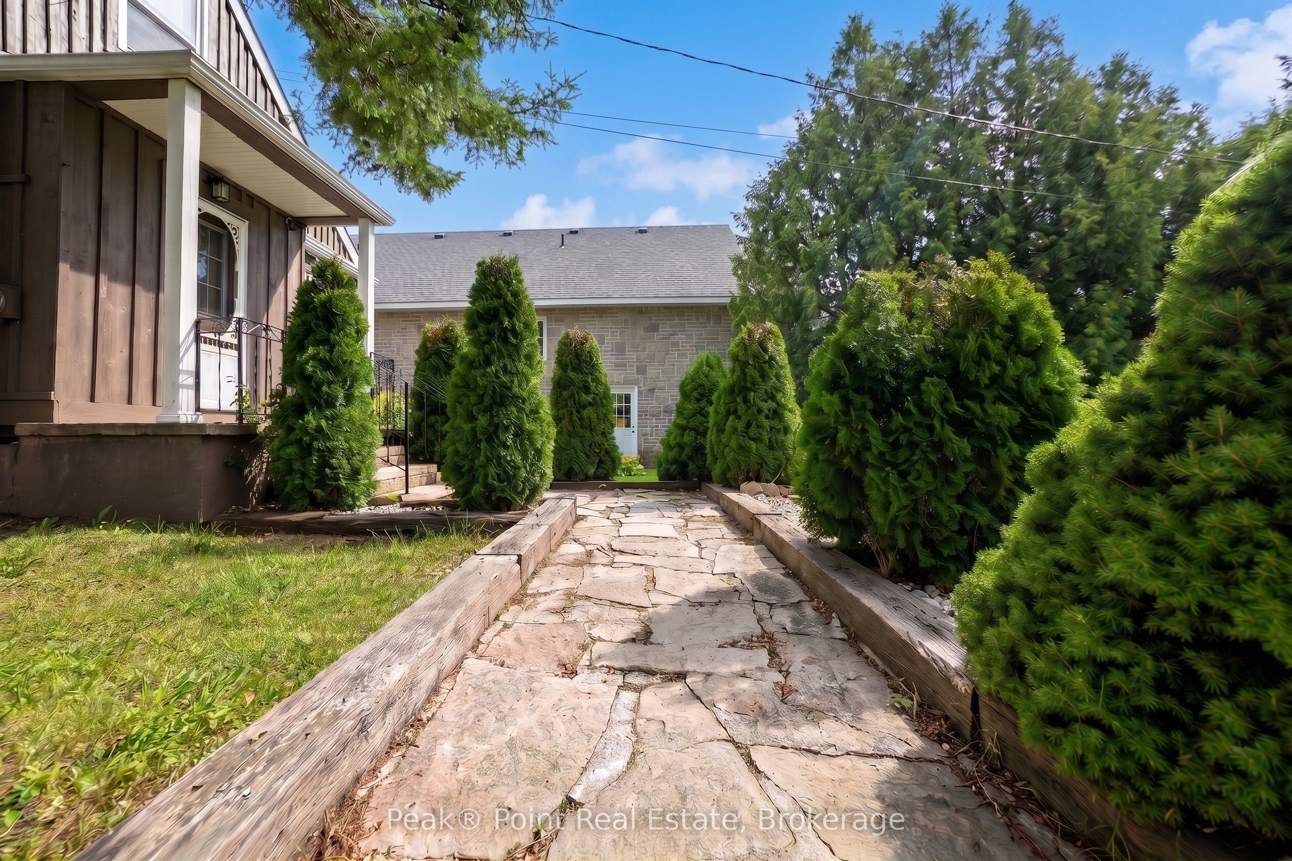 579 John Street Property Photo 2