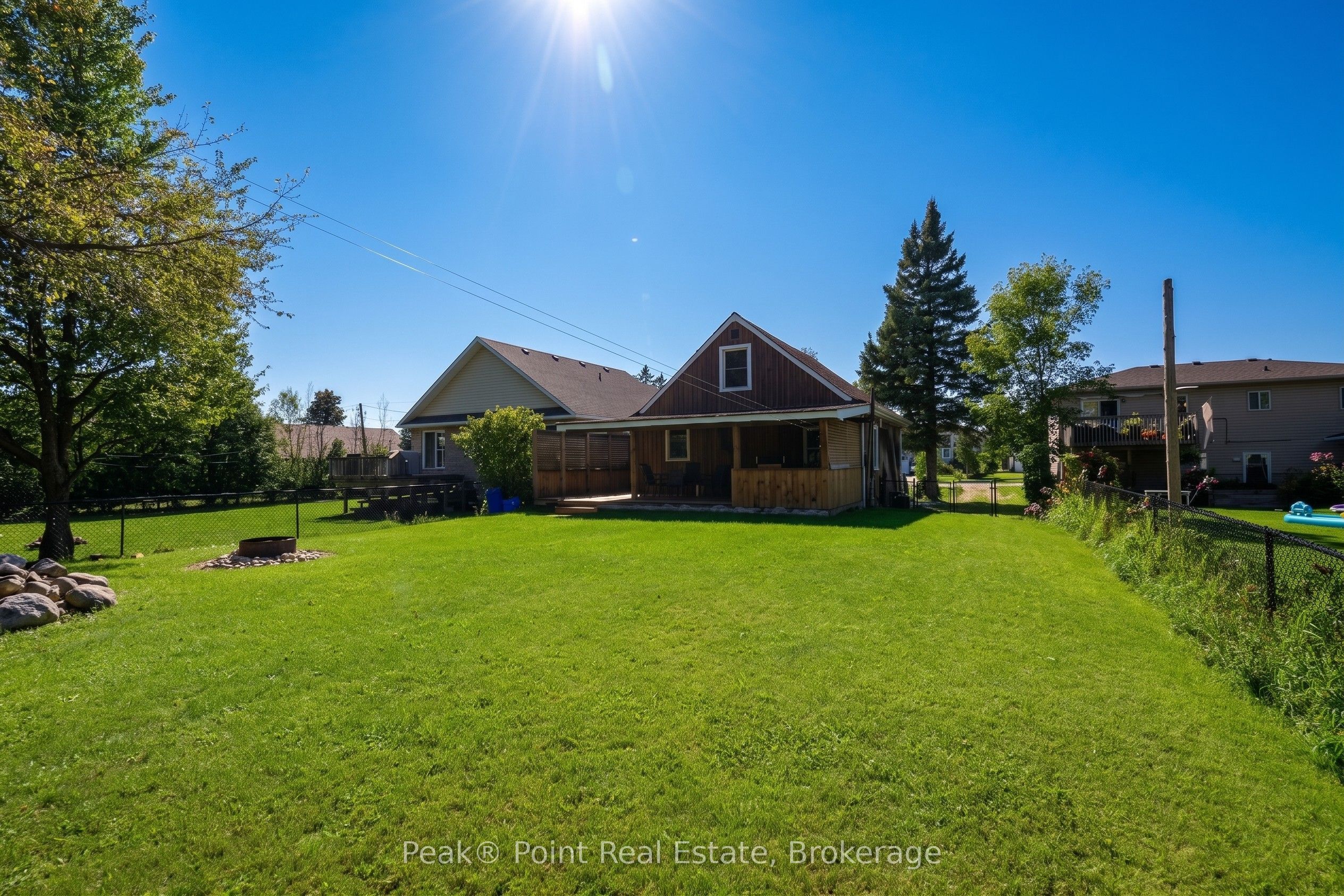579 John Street Property Photo 3