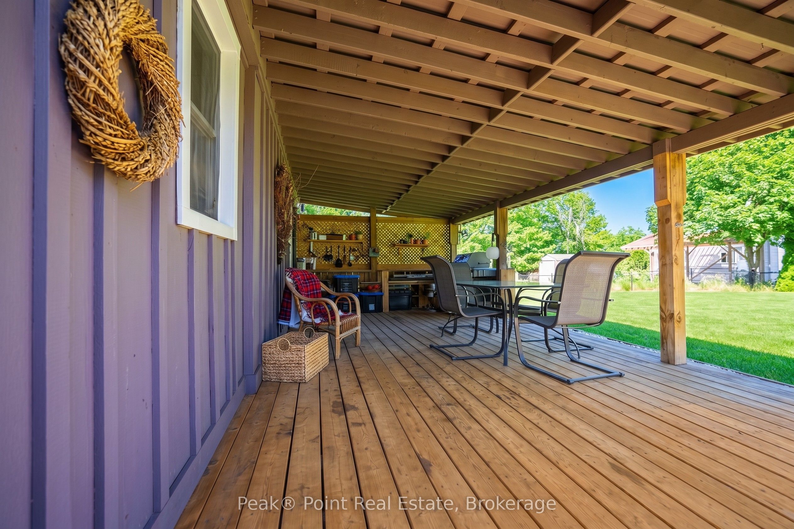 579 John Street Property Photo 5