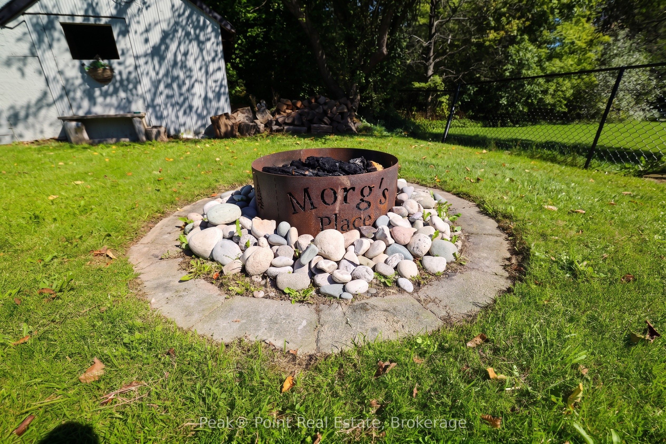 579 John Street Property Photo 6