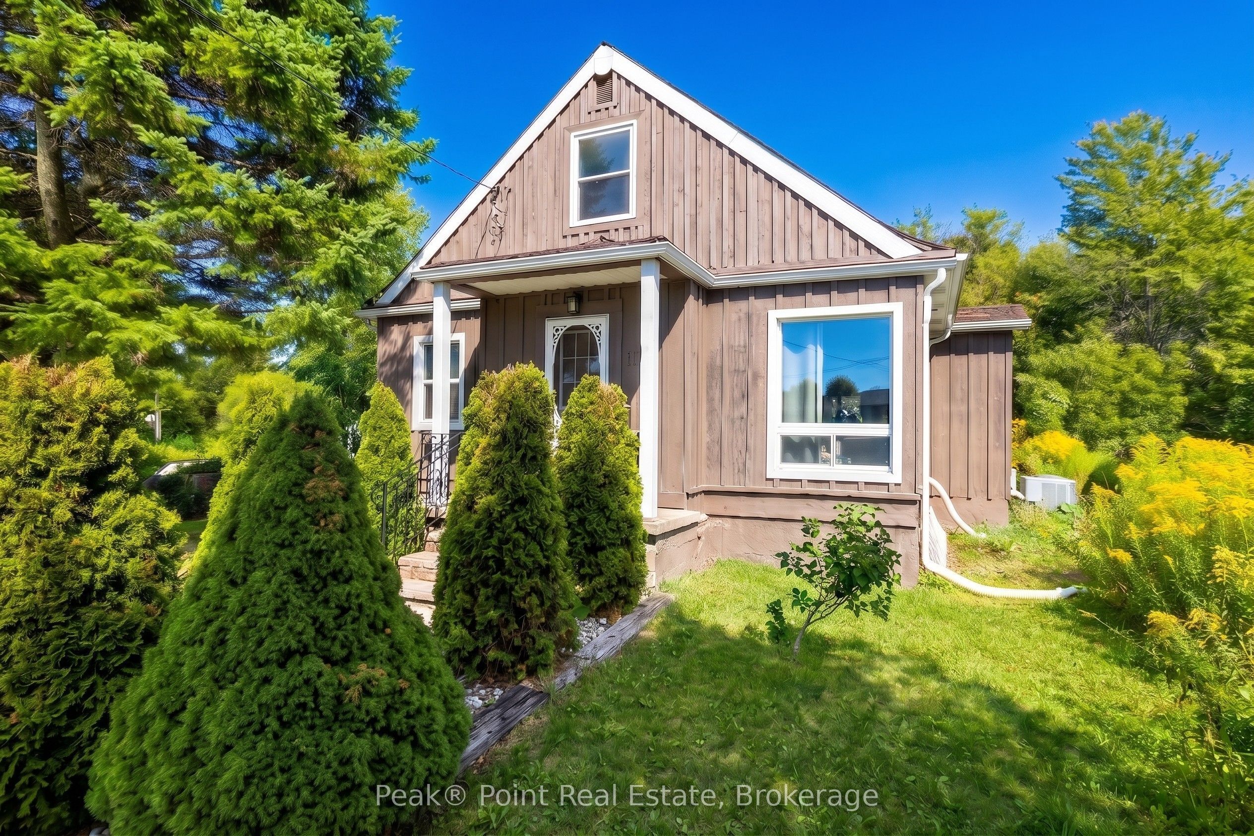 579 John Street Property Photo 8