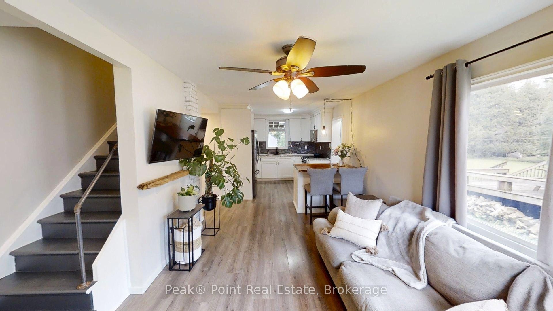579 John Street Property Photo 10