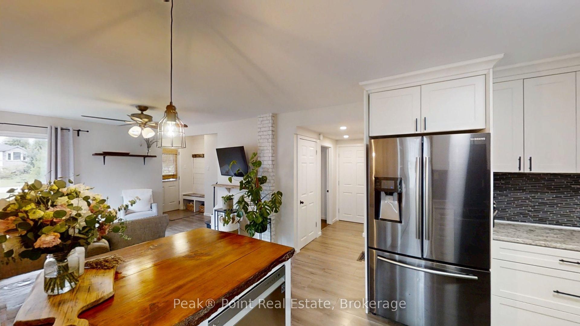 579 John Street Property Photo 11