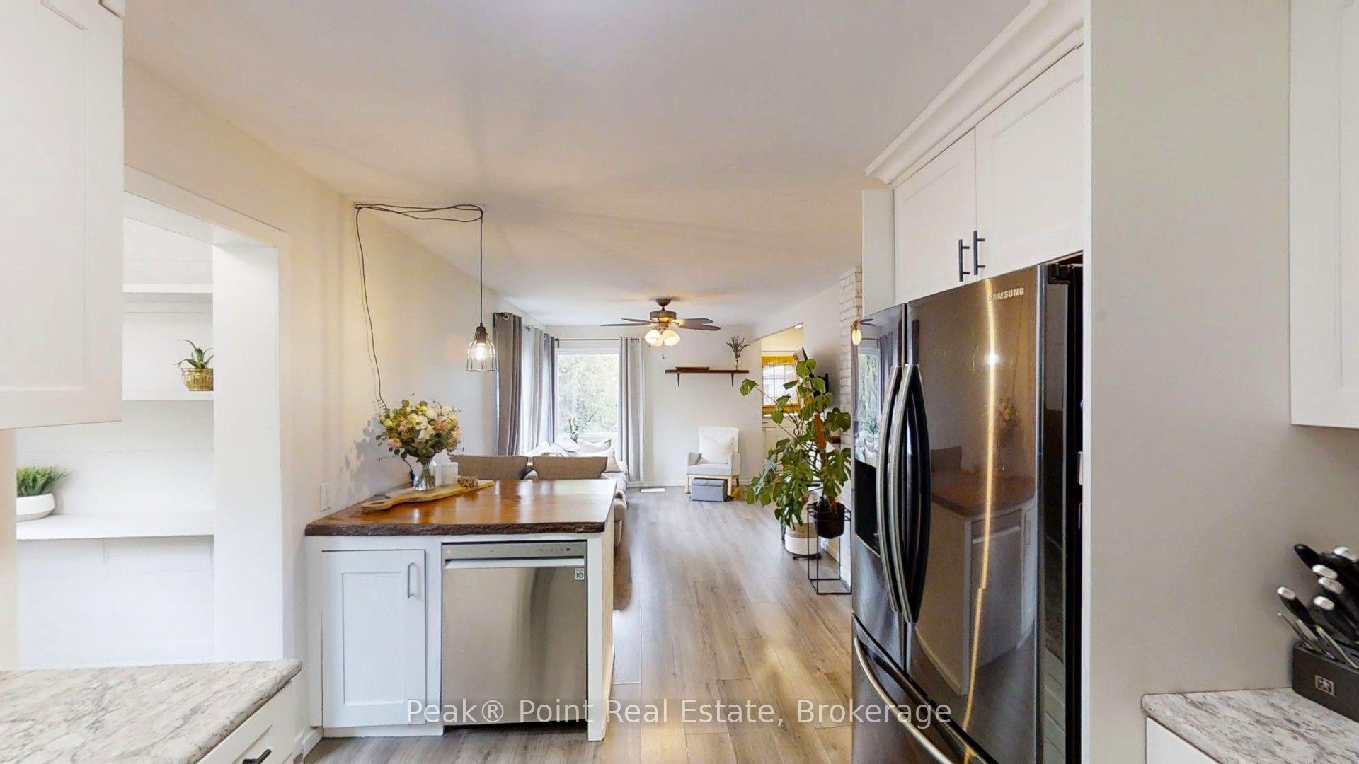 579 John Street Property Photo 15