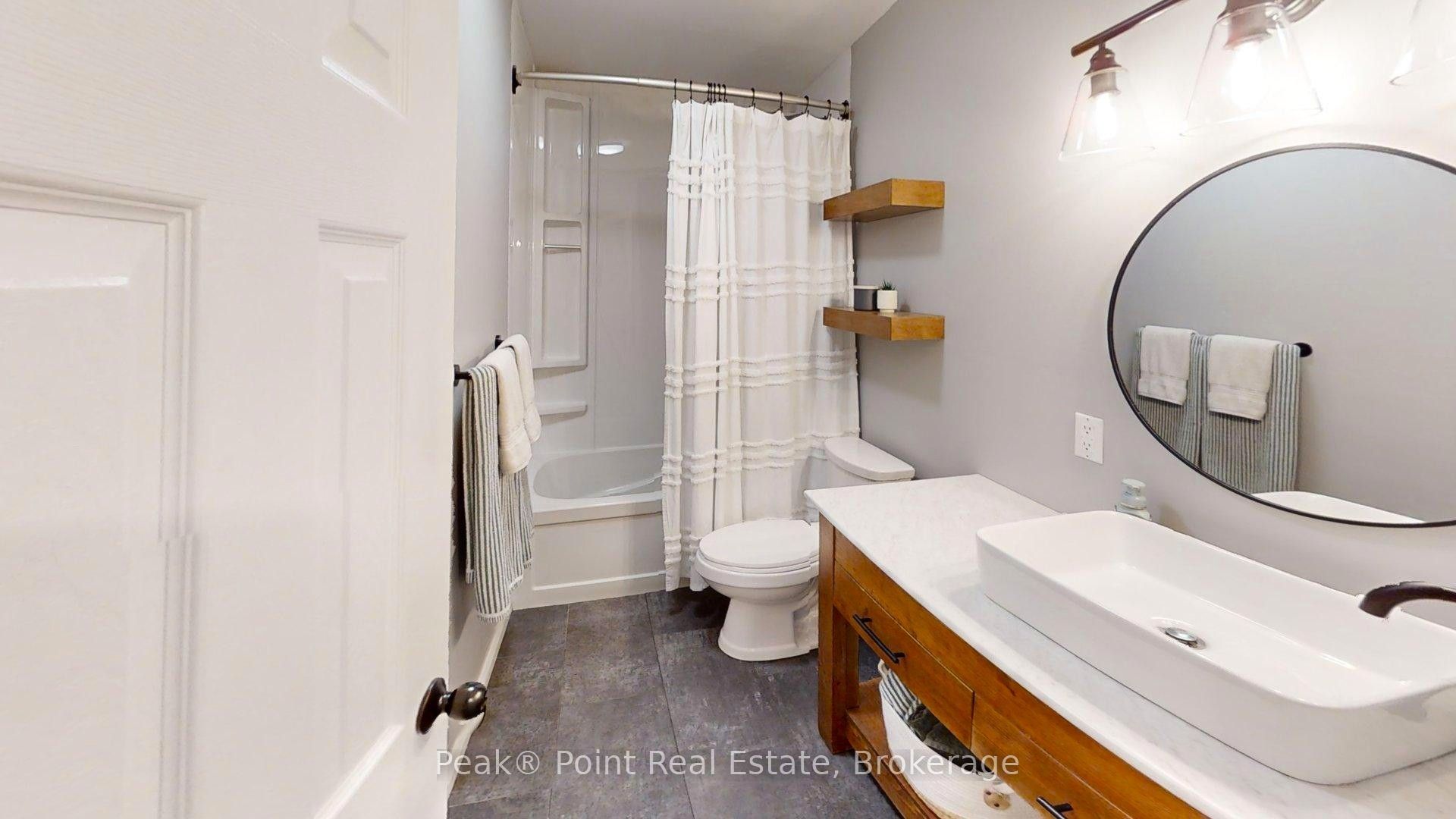 579 John Street Property Photo 19