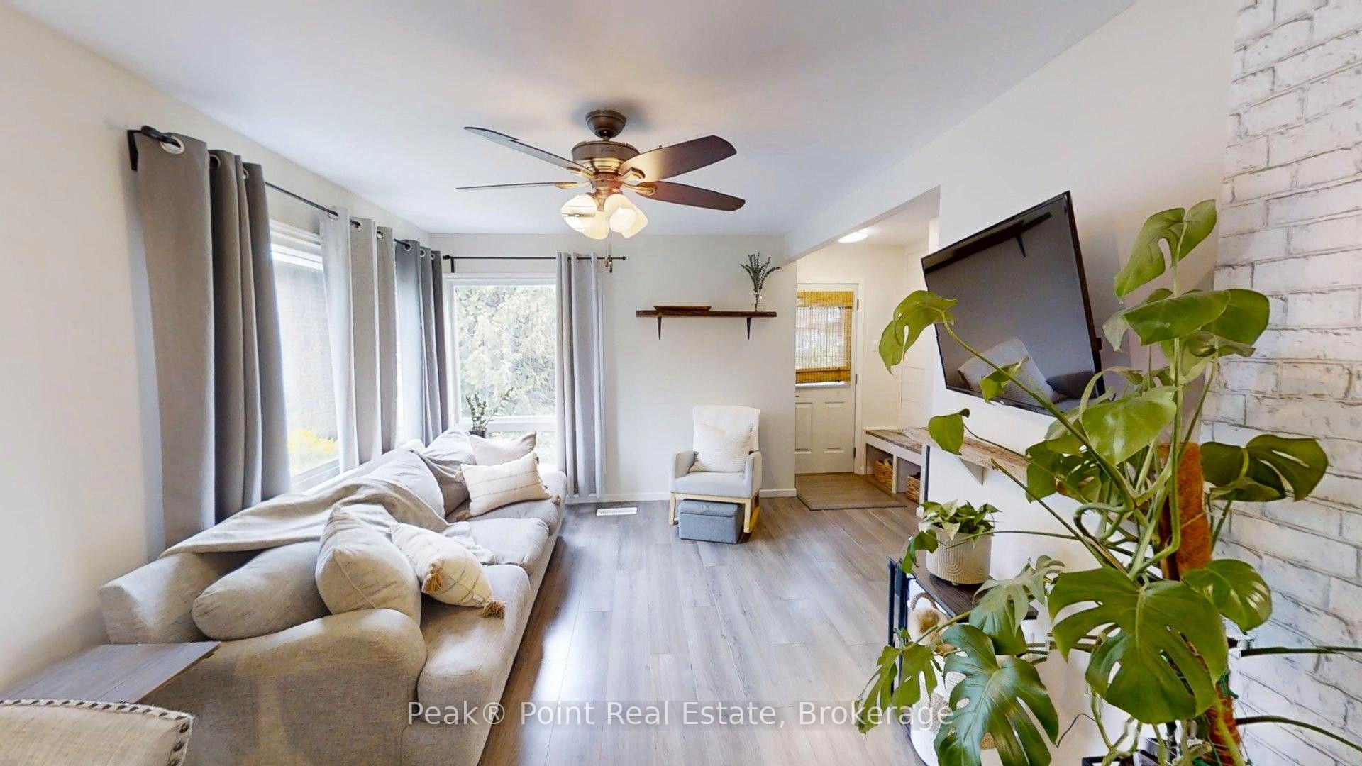 579 John Street Property Photo 21