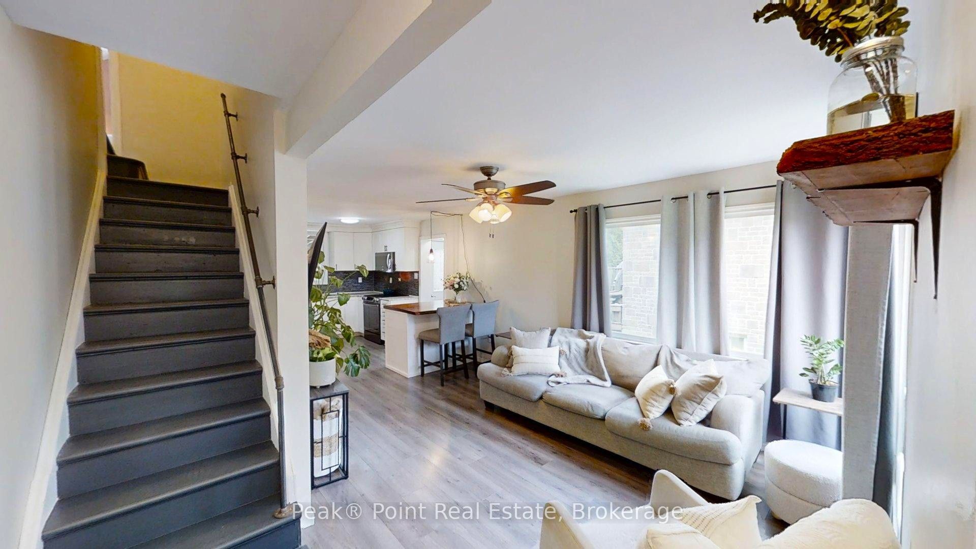 579 John Street Property Photo 23