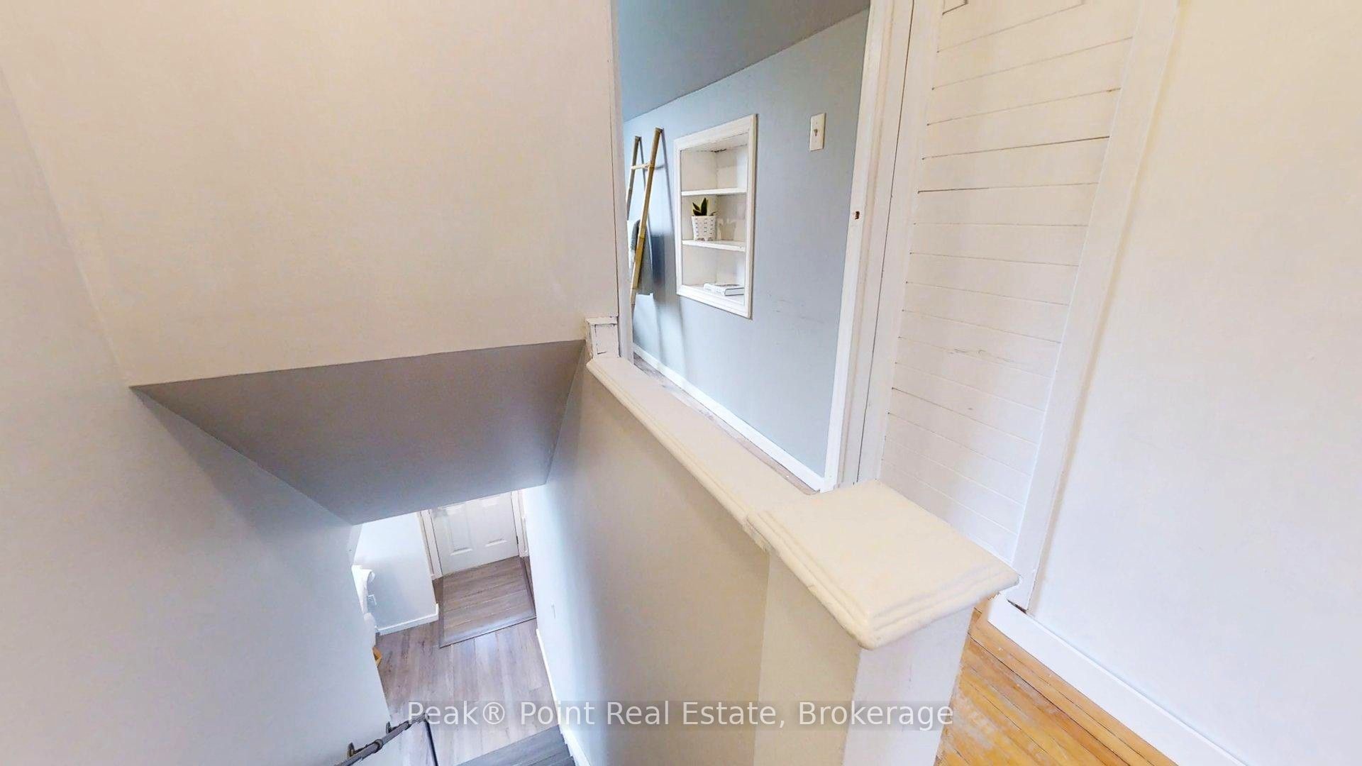 579 John Street Property Photo 24