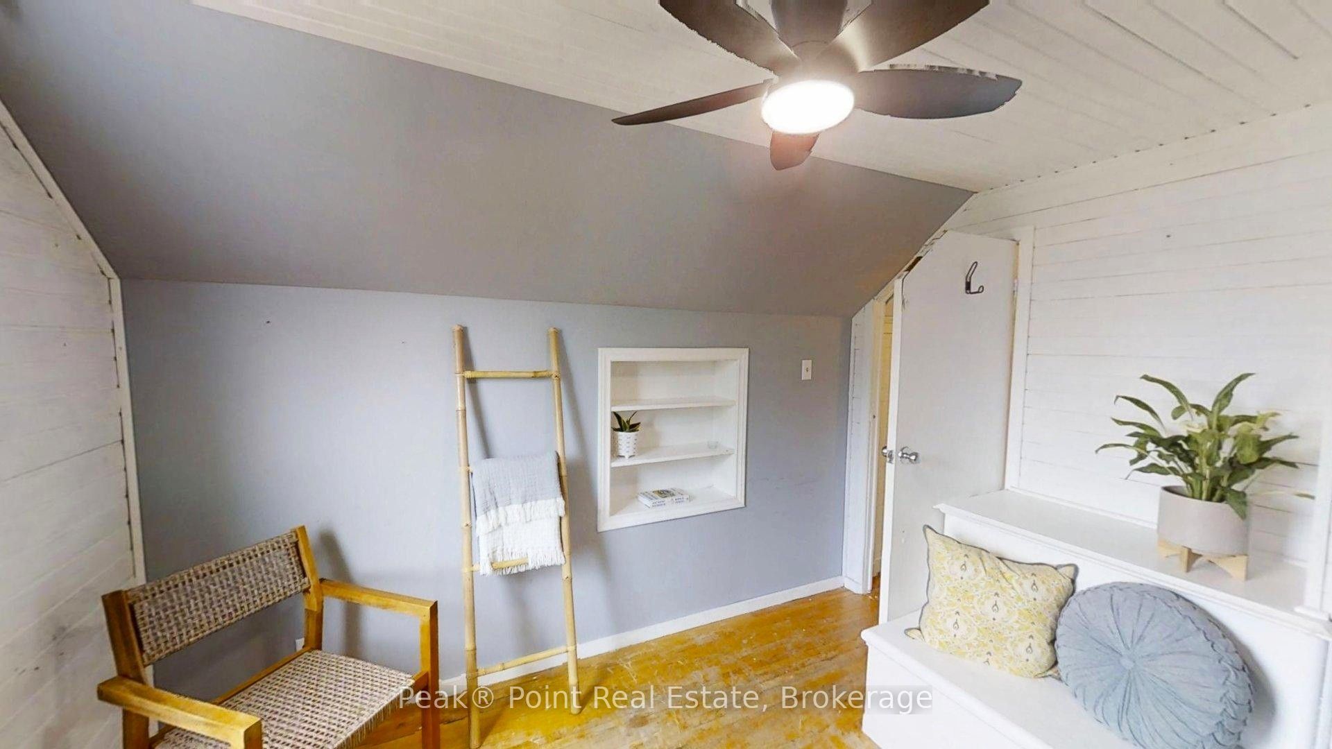 579 John Street Property Photo 26