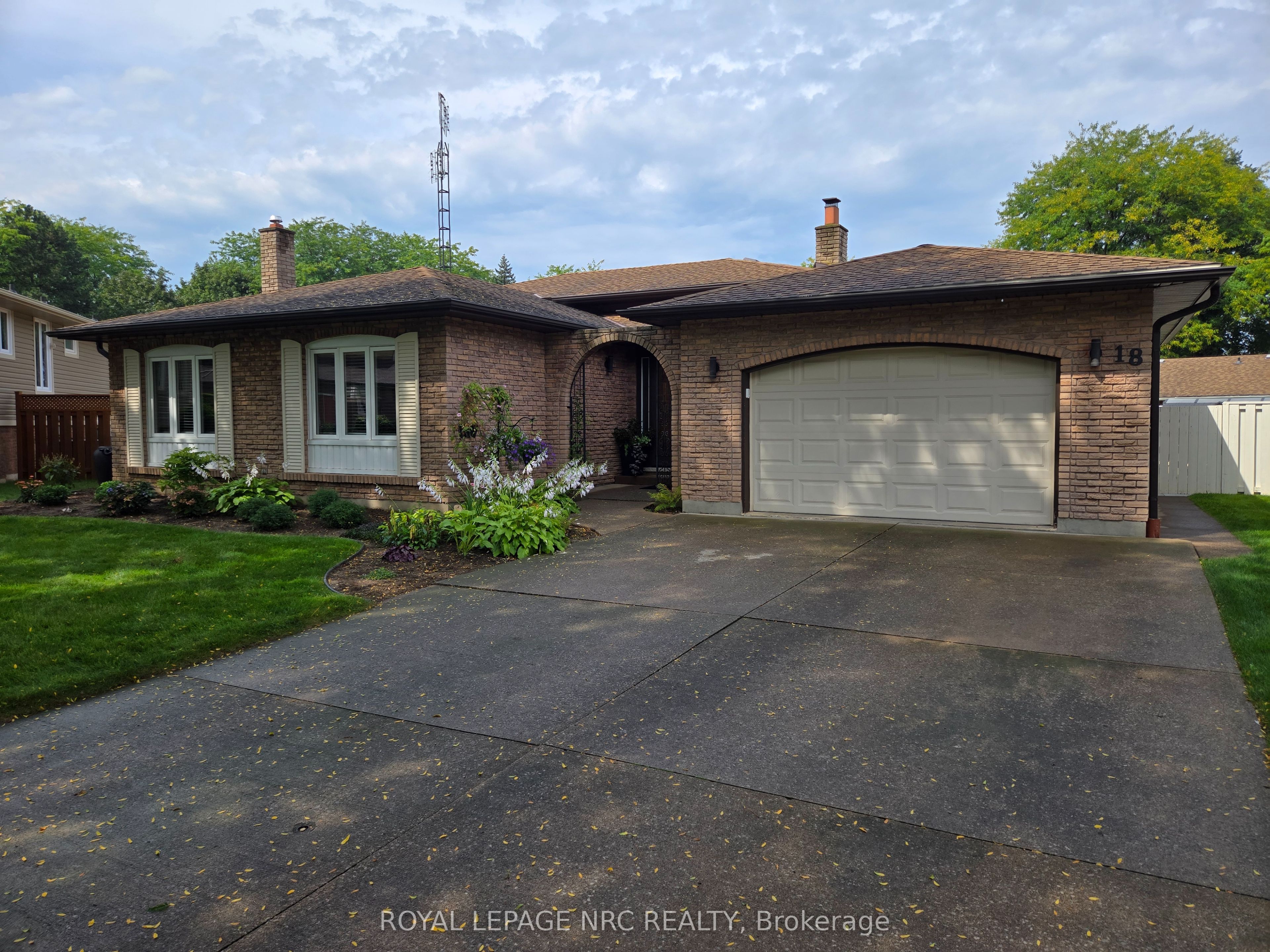 18 Deanna Crescent Property Photo 1