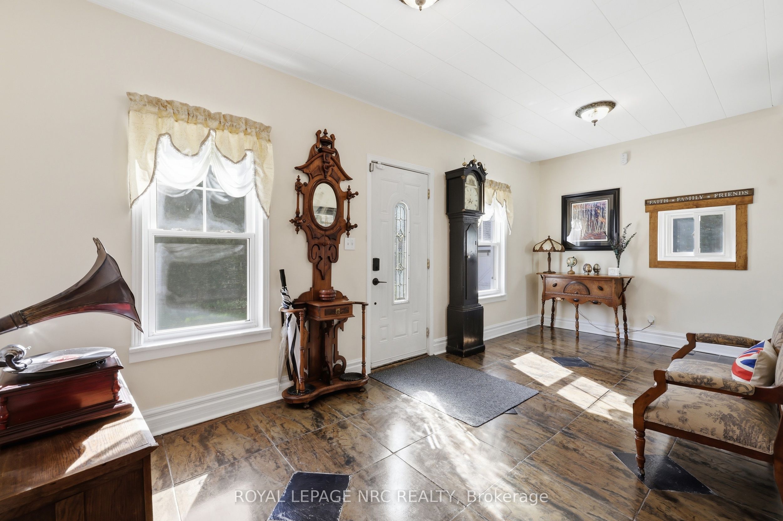 776 Canboro Road Property Photo 6