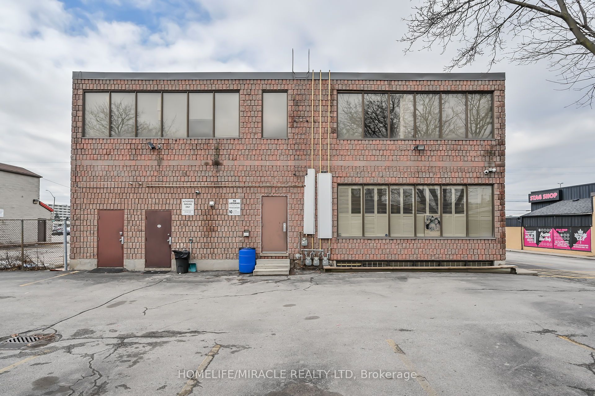 54 Centennial Parkway N Property Photo 10