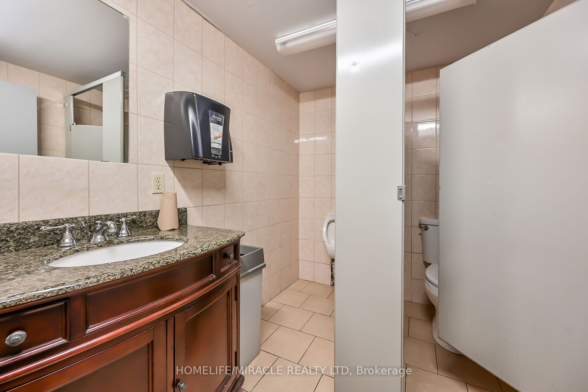 54 Centennial Parkway N Property Photo 22