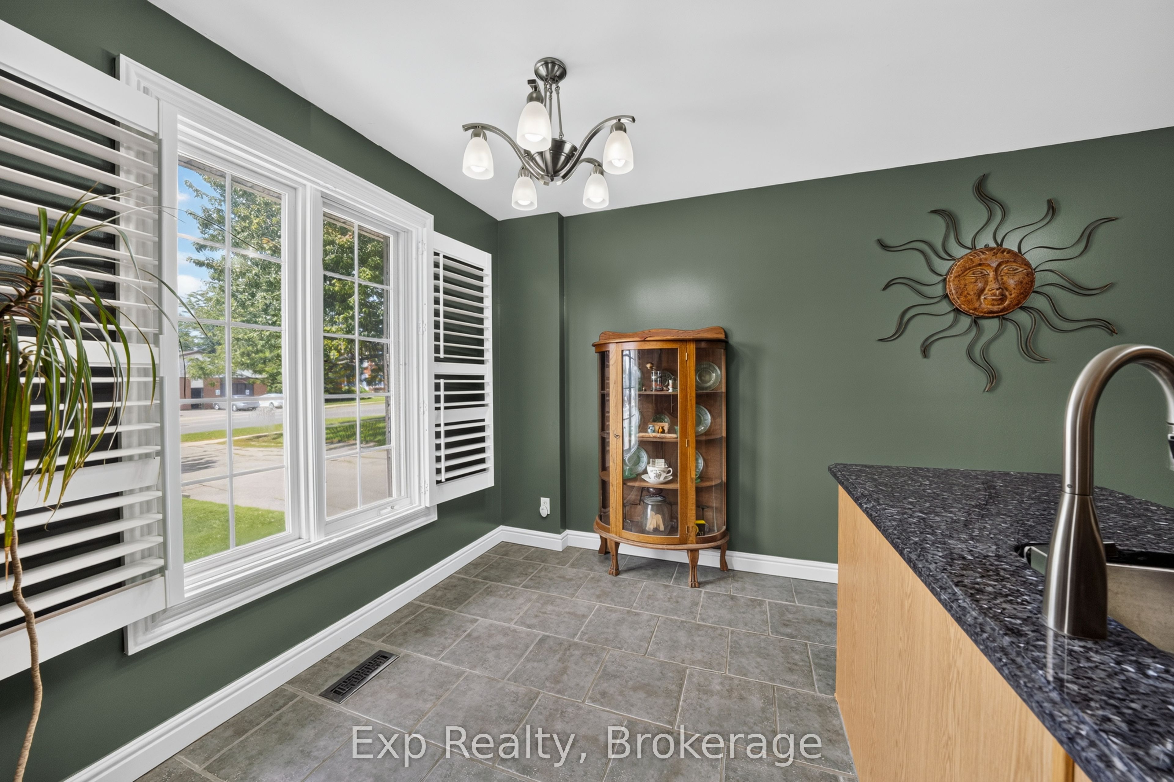 59 Avondale Road Property Photo 5