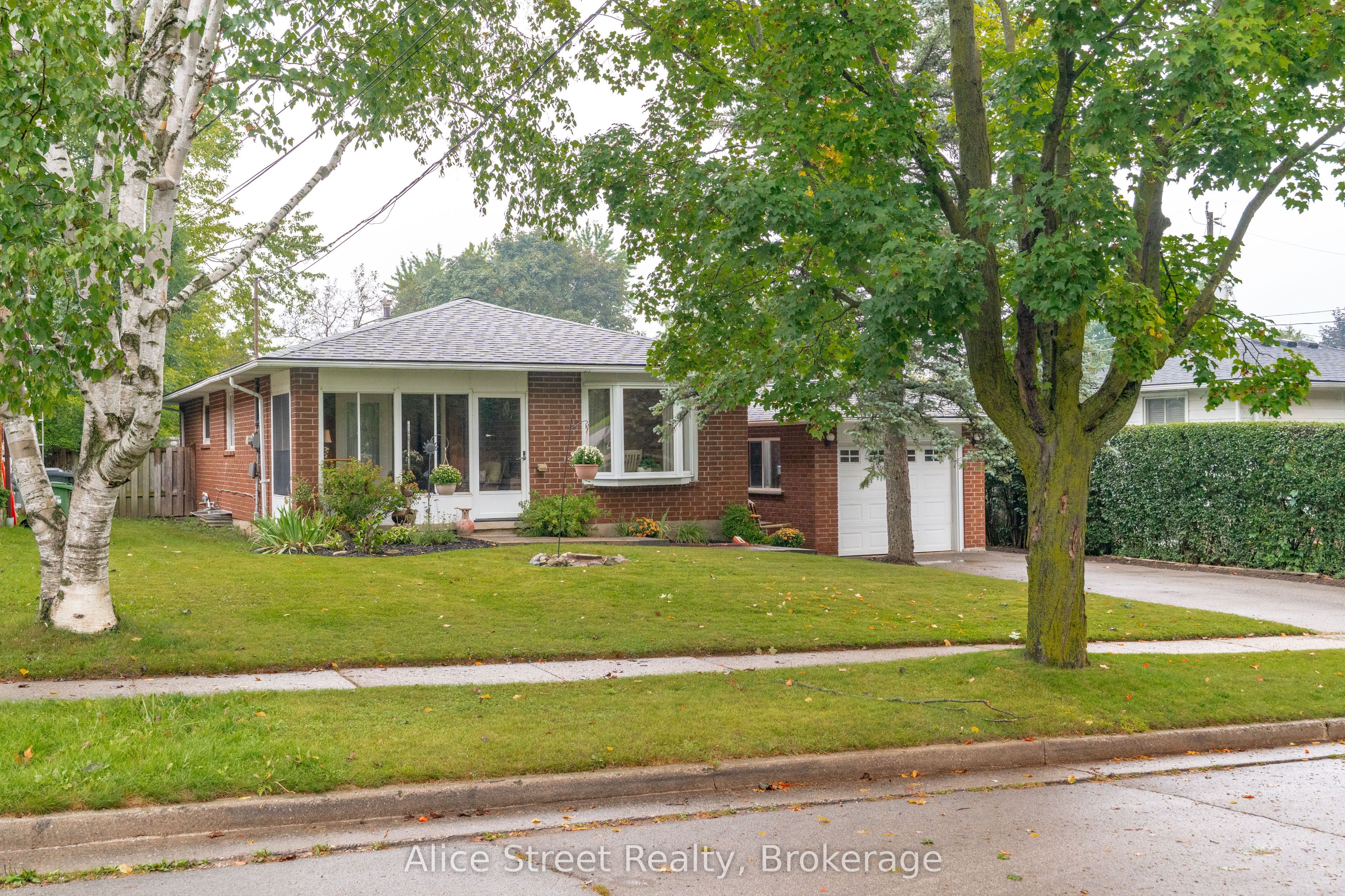 5 Glenbrook Drive