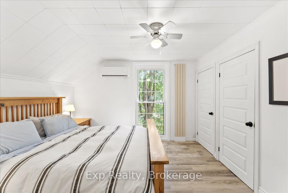 26 Sherbourne Street N Property Photo 33
