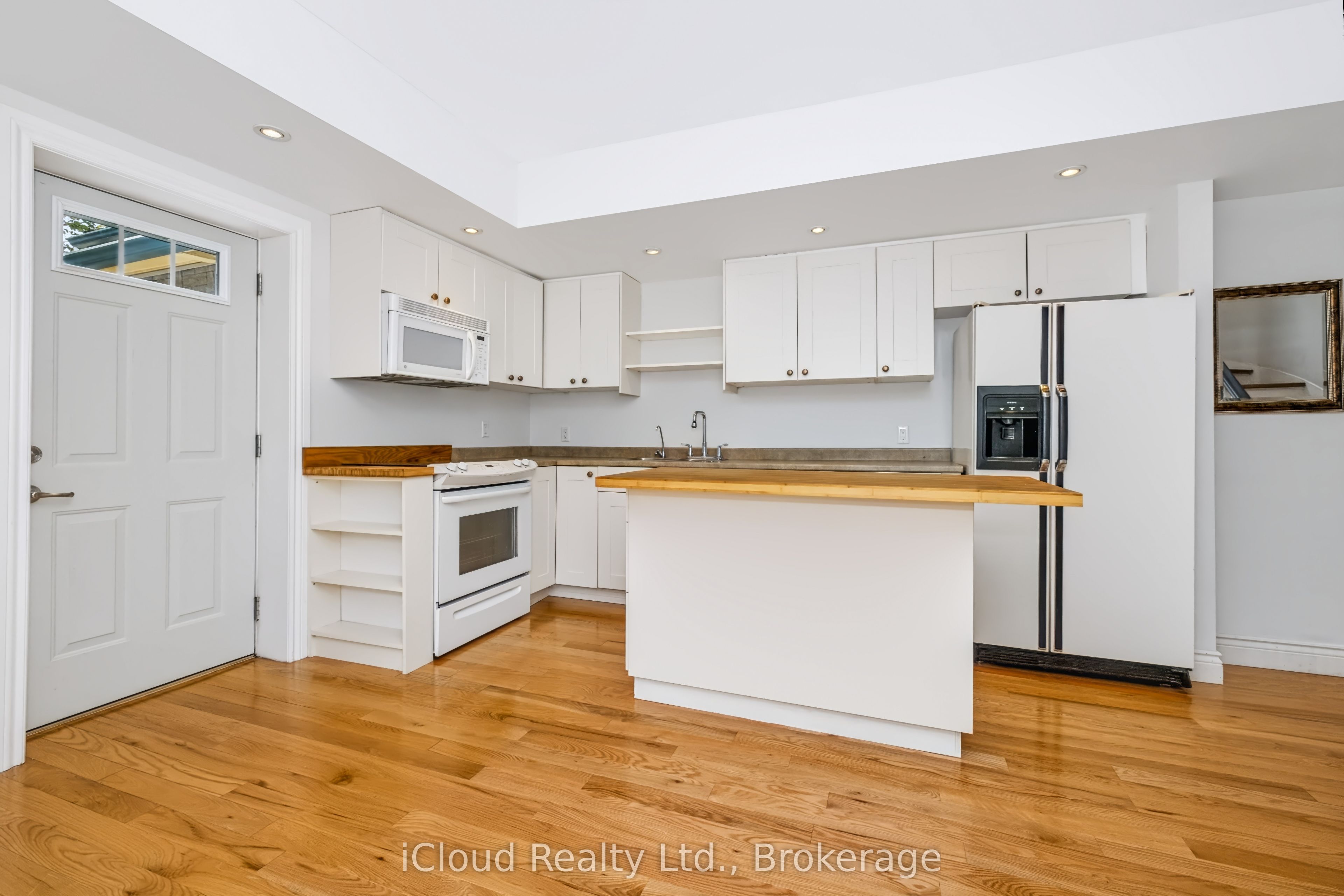 654 Duke Street Property Photo 11