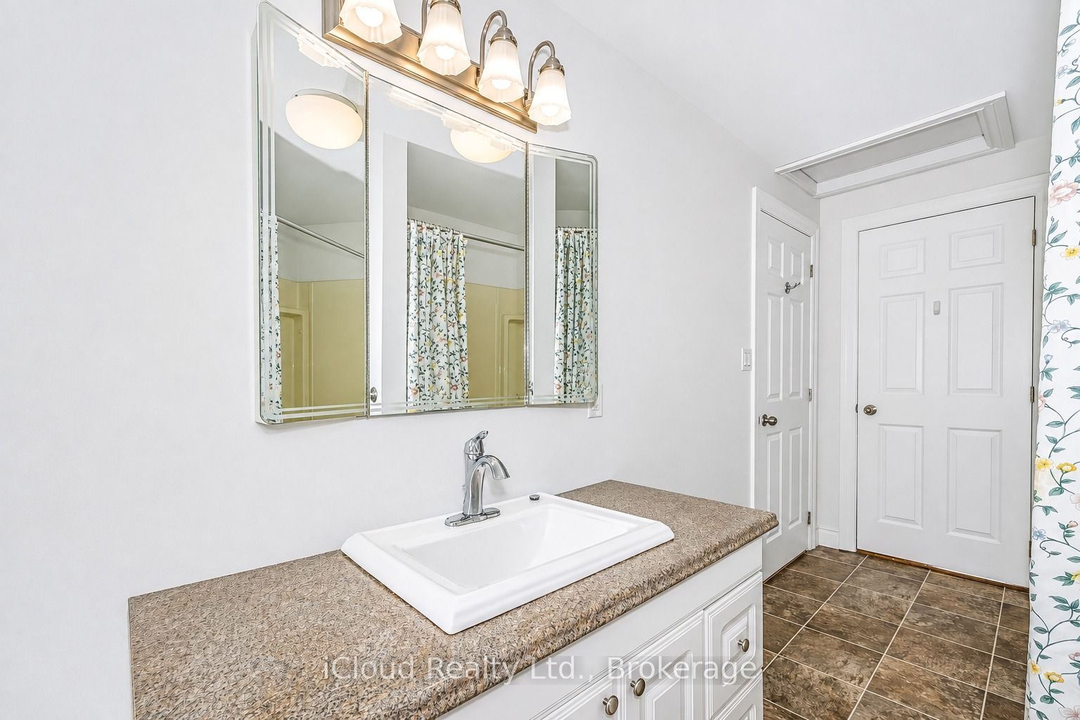 654 Duke Street Property Photo 20