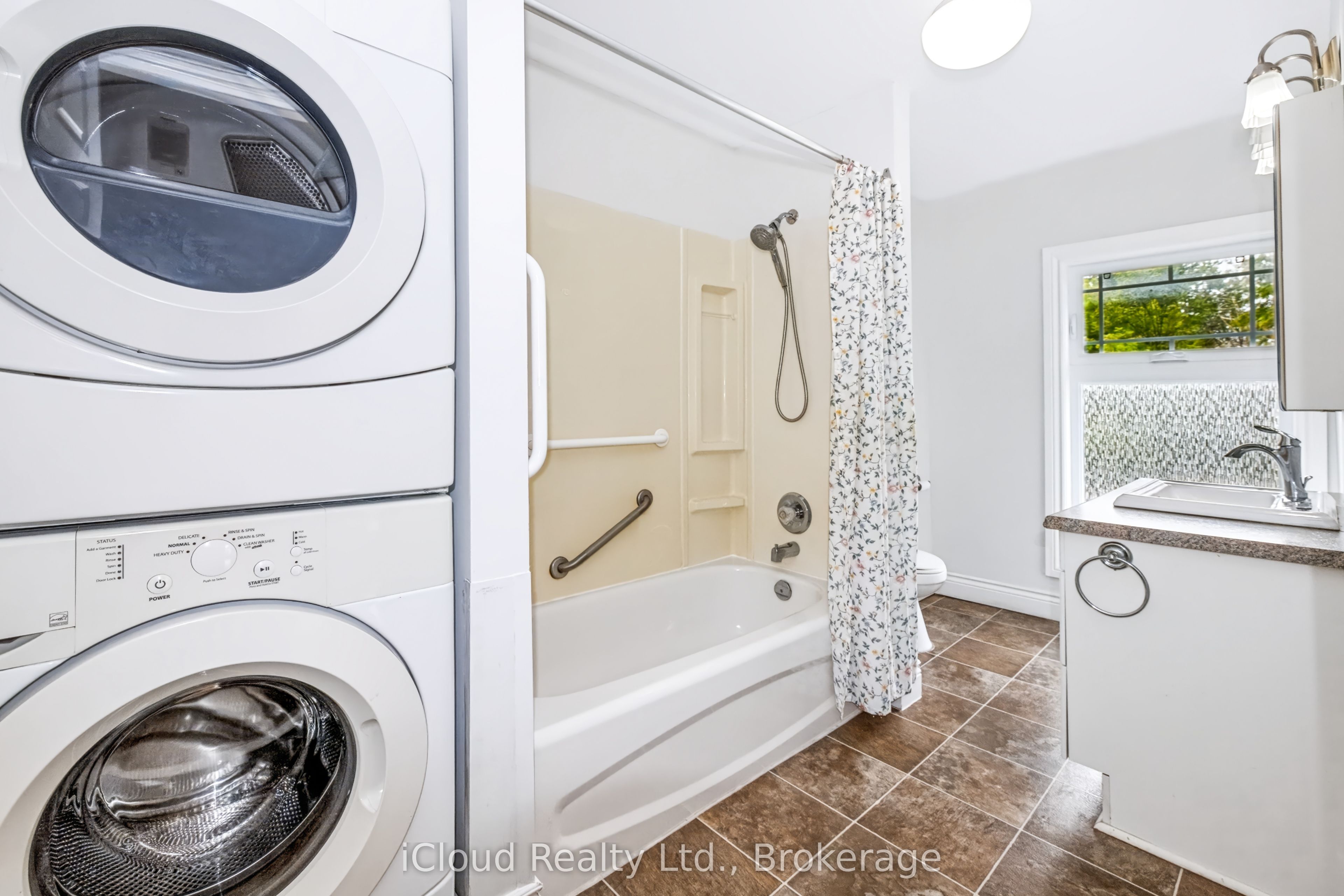654 Duke Street Property Photo 23