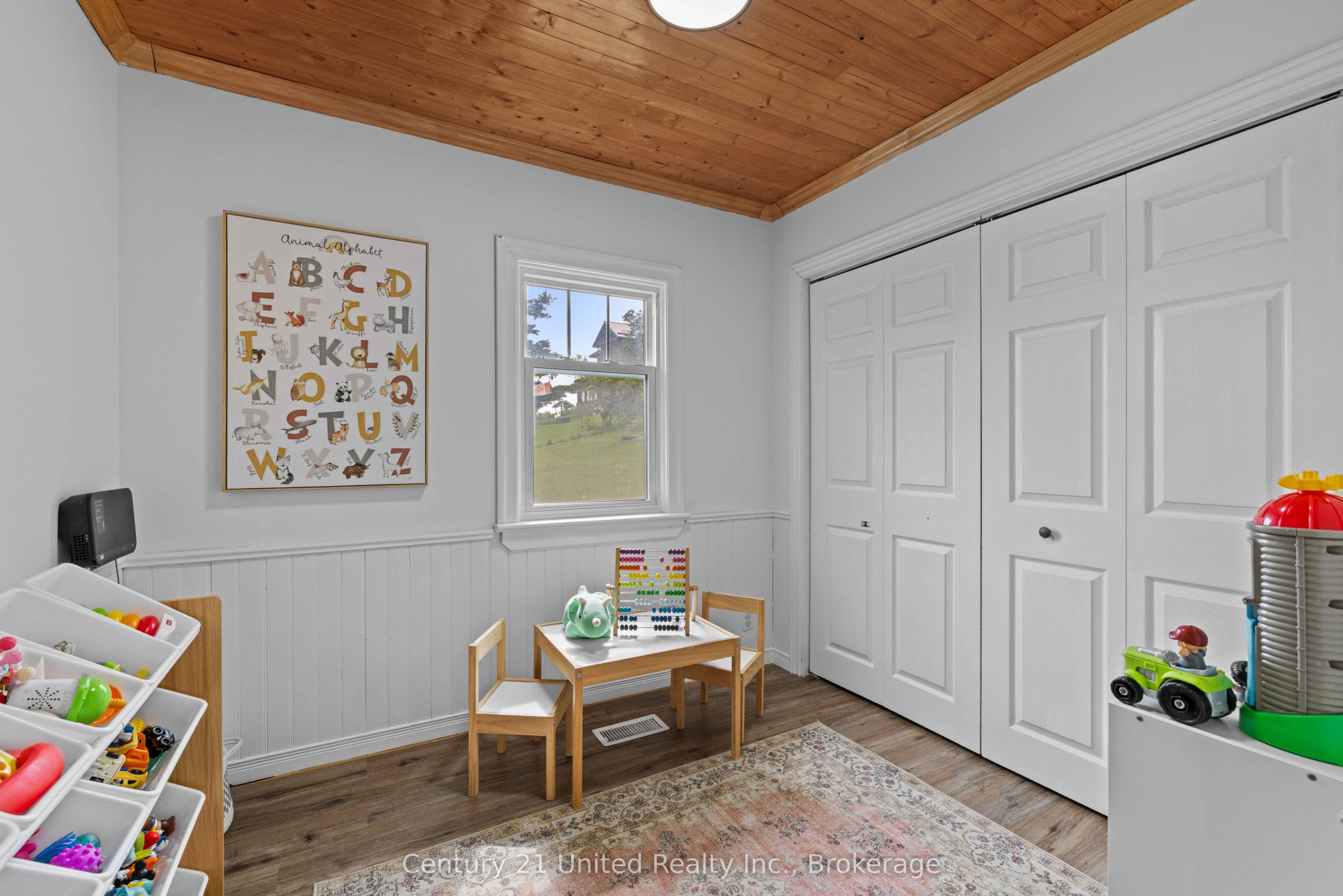 882 Peterborough Street Property Photo 15