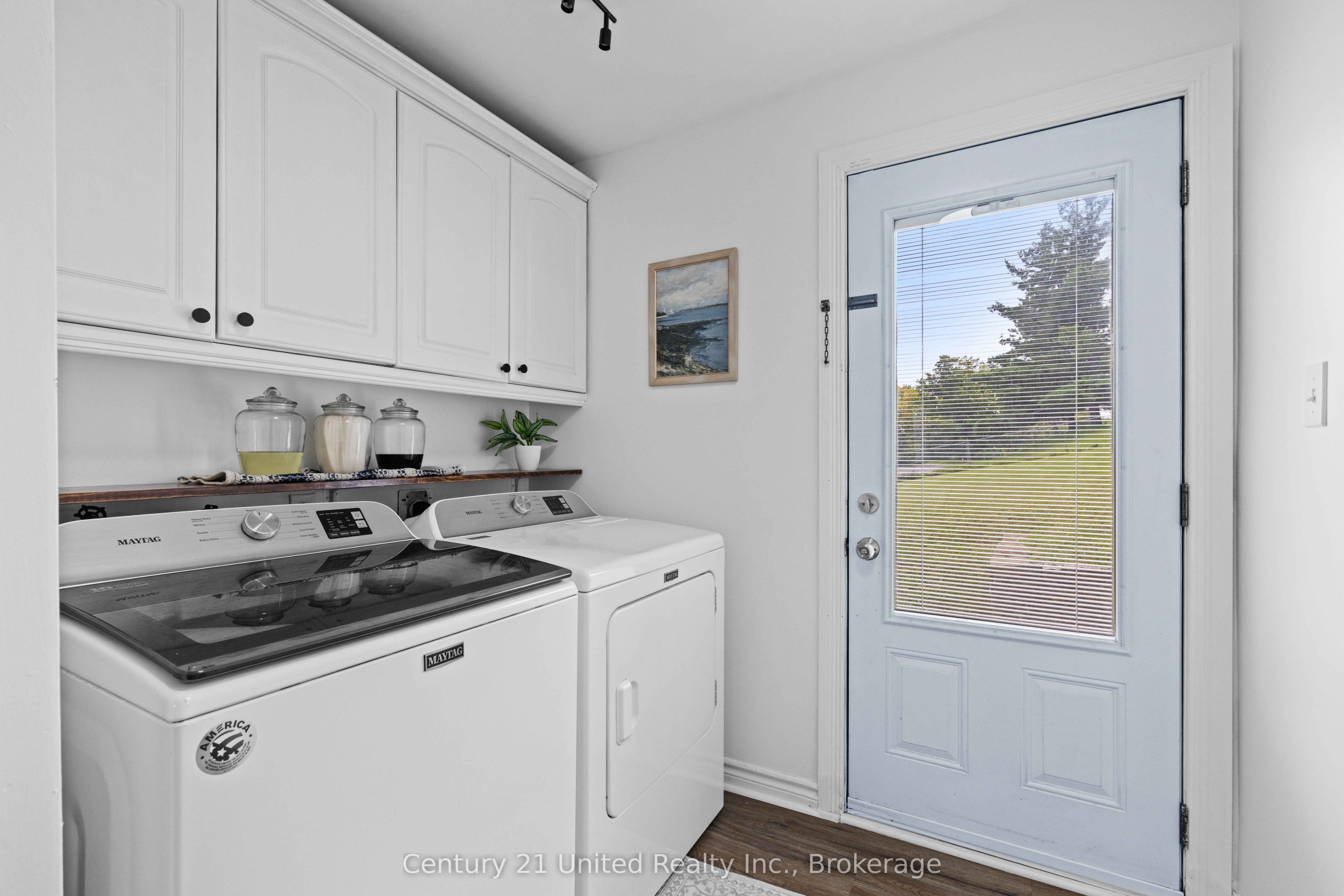882 Peterborough Street Property Photo 16