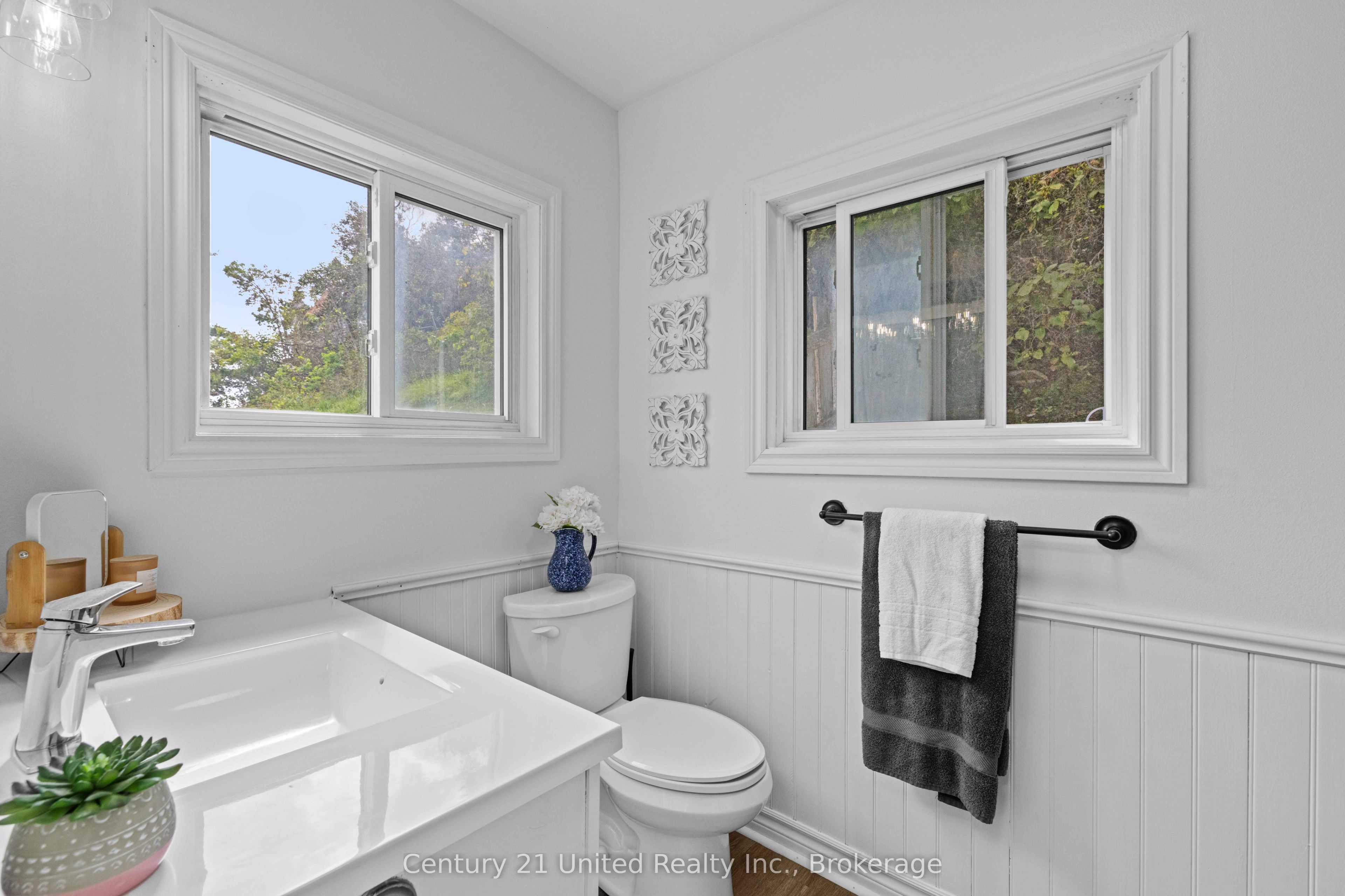 882 Peterborough Street Property Photo 18