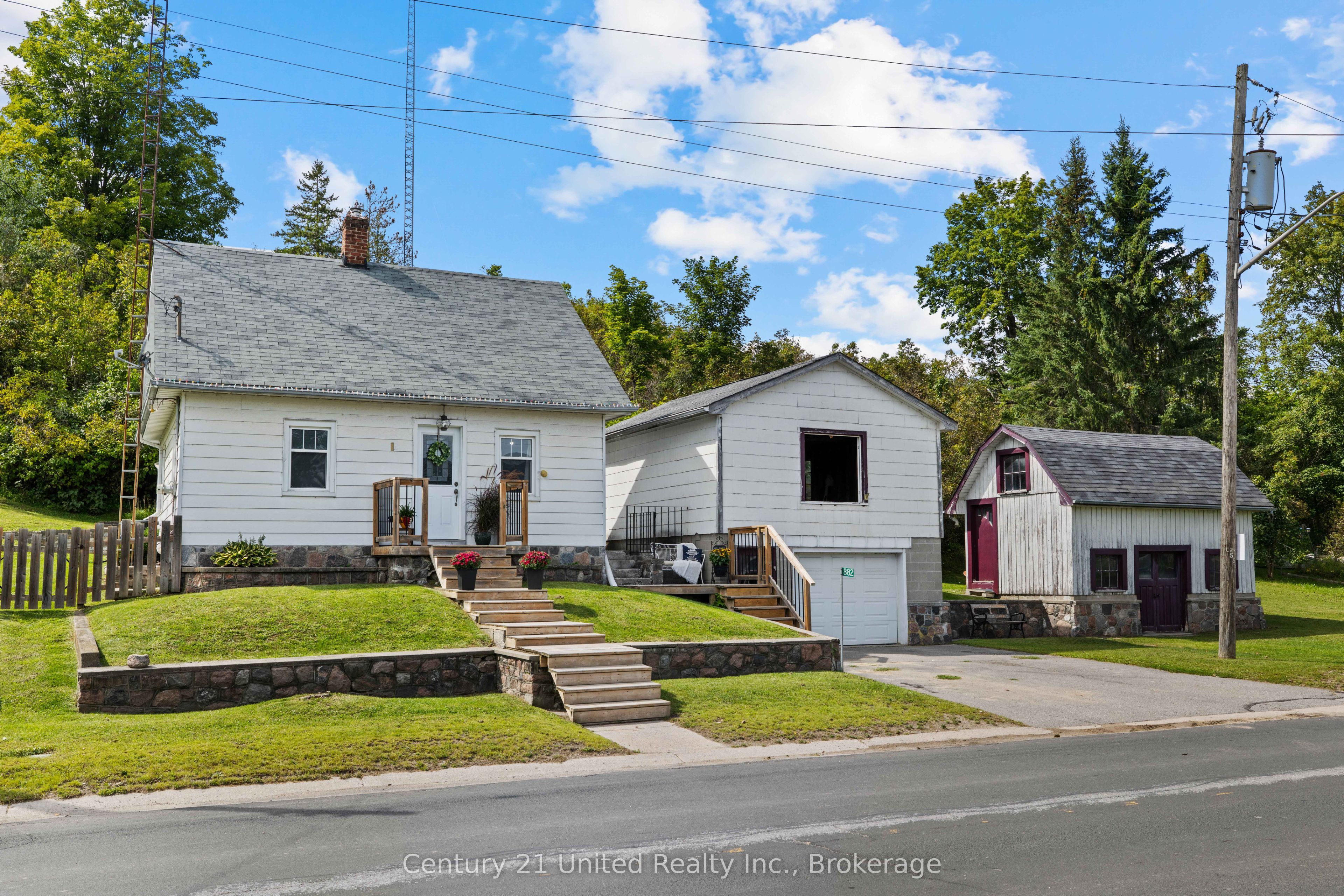 882 Peterborough Street Property Photo 22