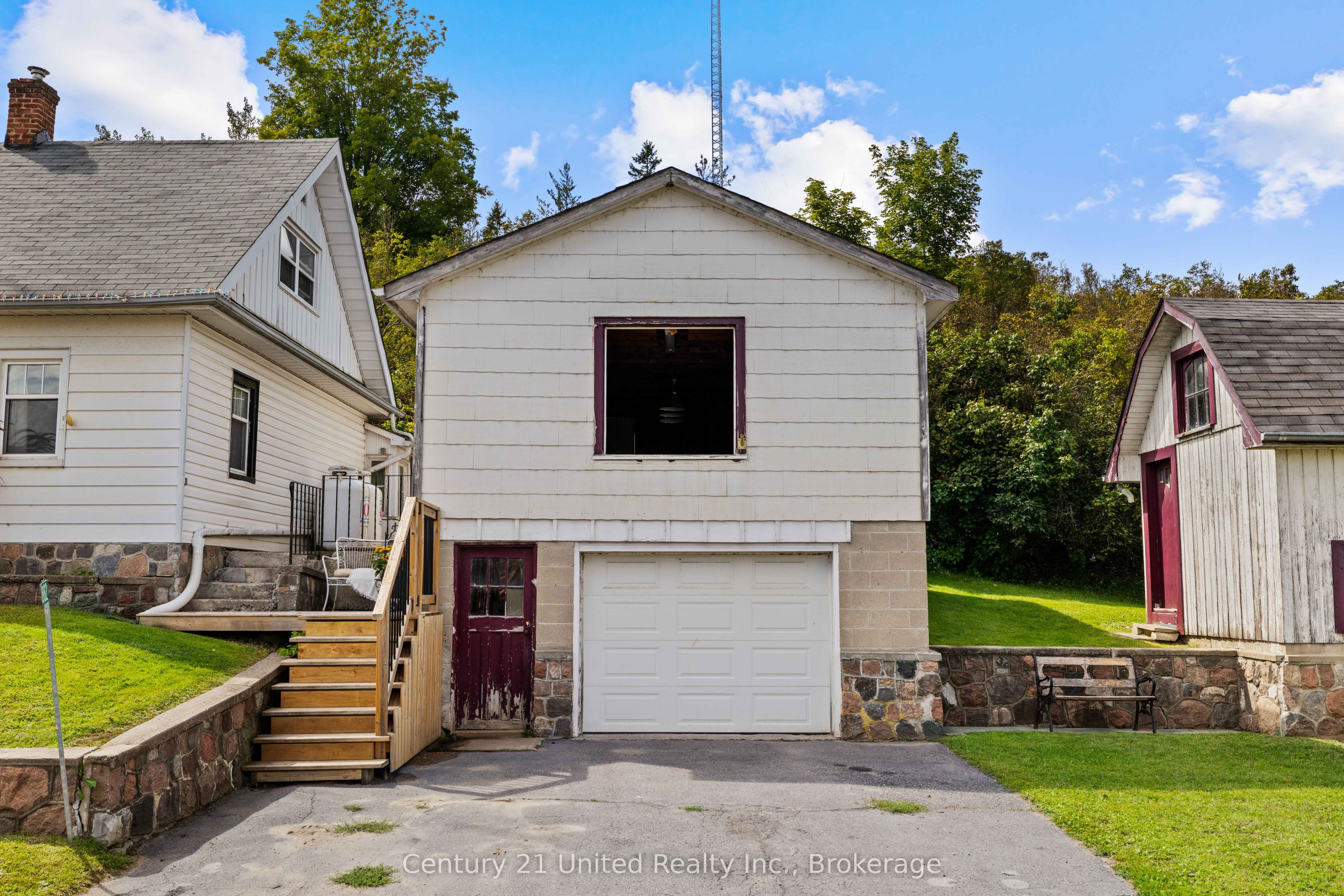 882 Peterborough Street Property Photo 23