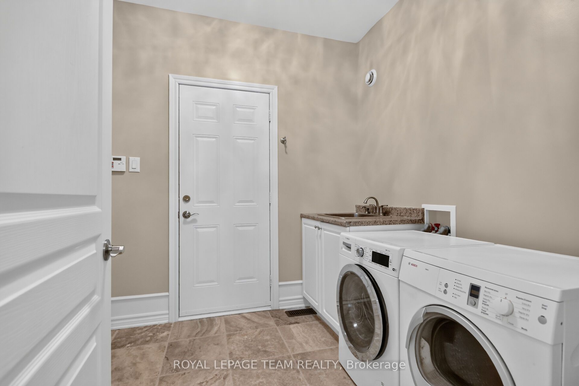 201 Trailgate Street Property Photo 29