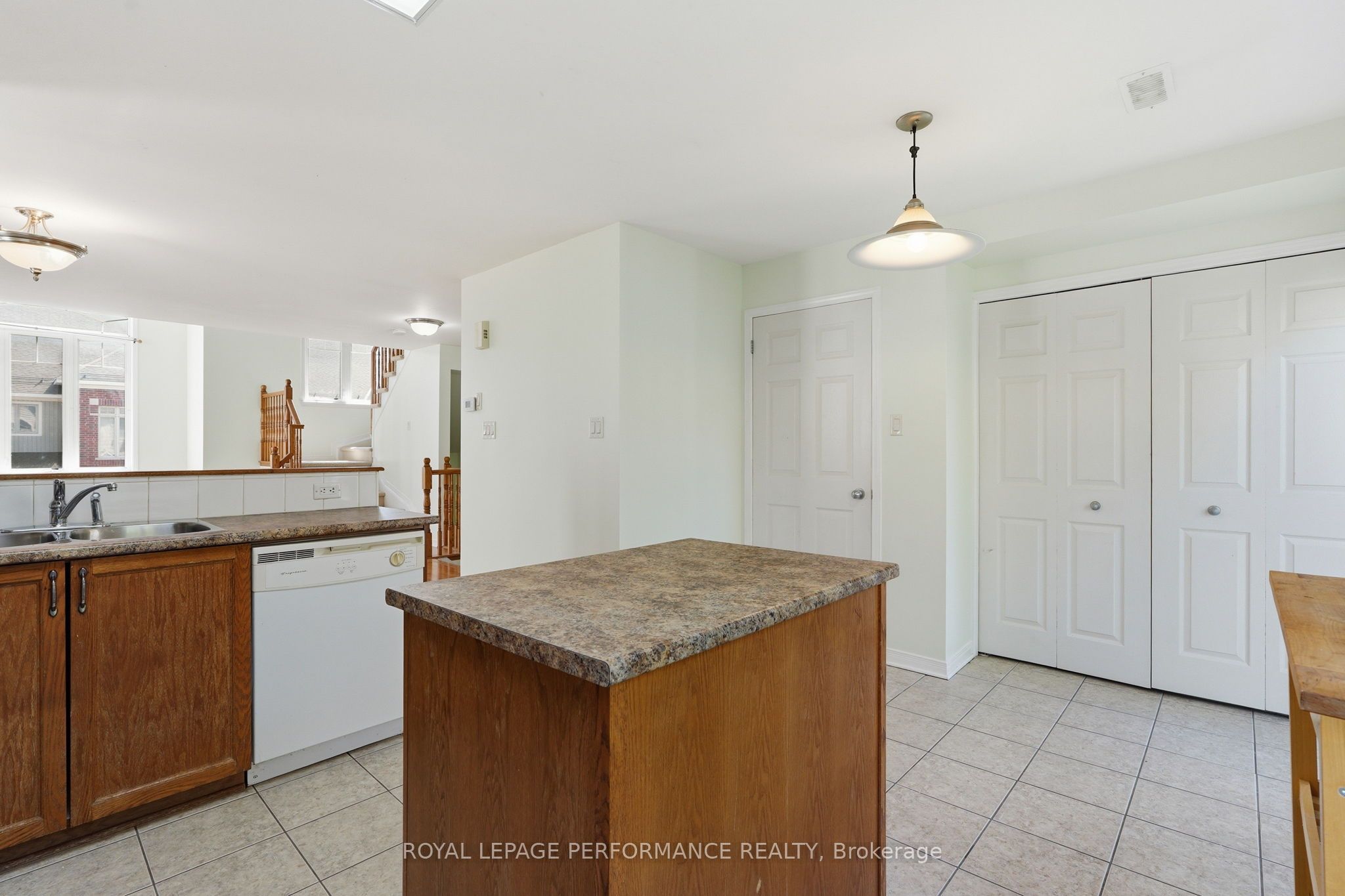 568 Reardon Private 8 Property Photo 16
