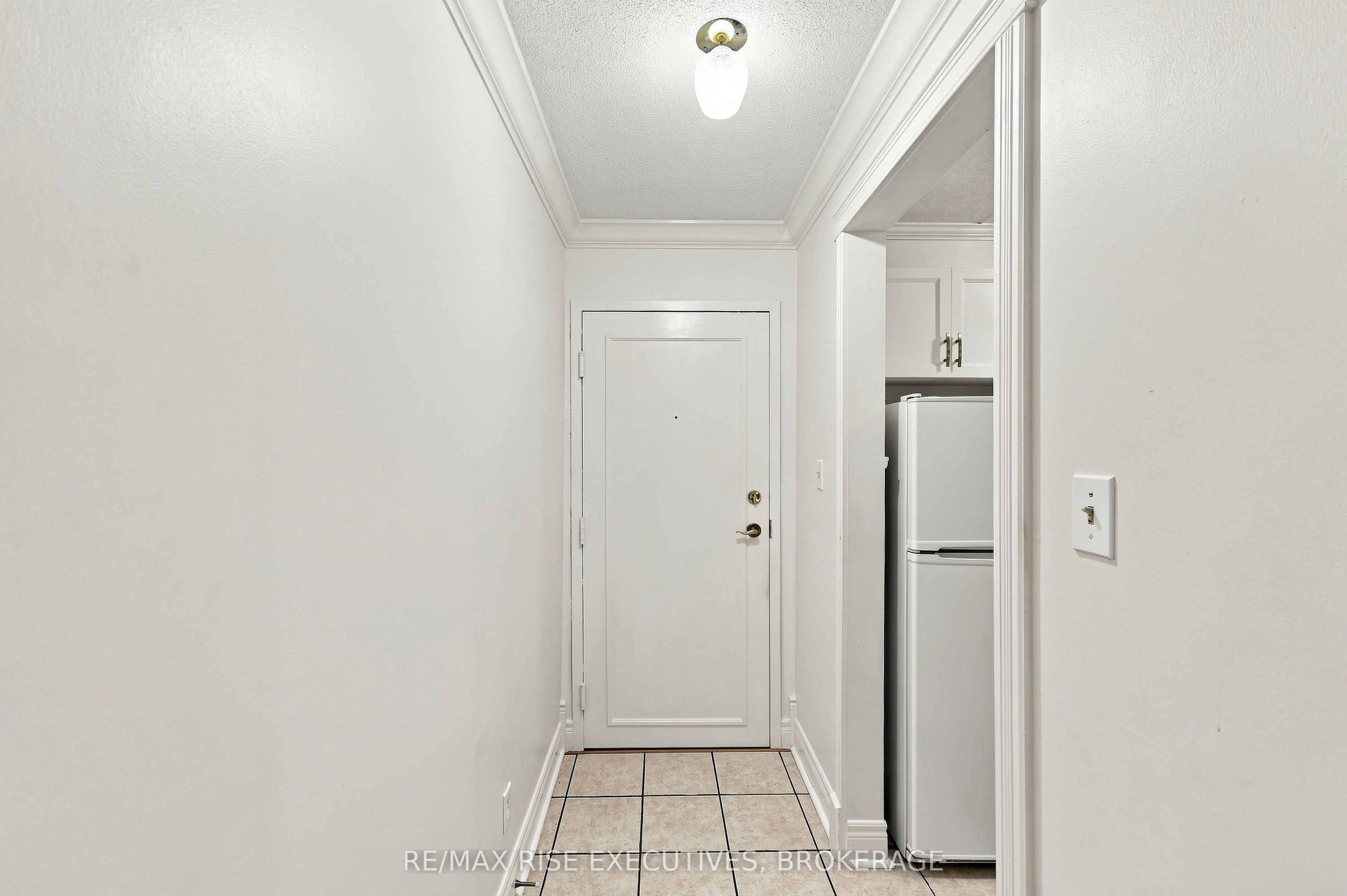561 Armstrong Road 305 Property Photo 11