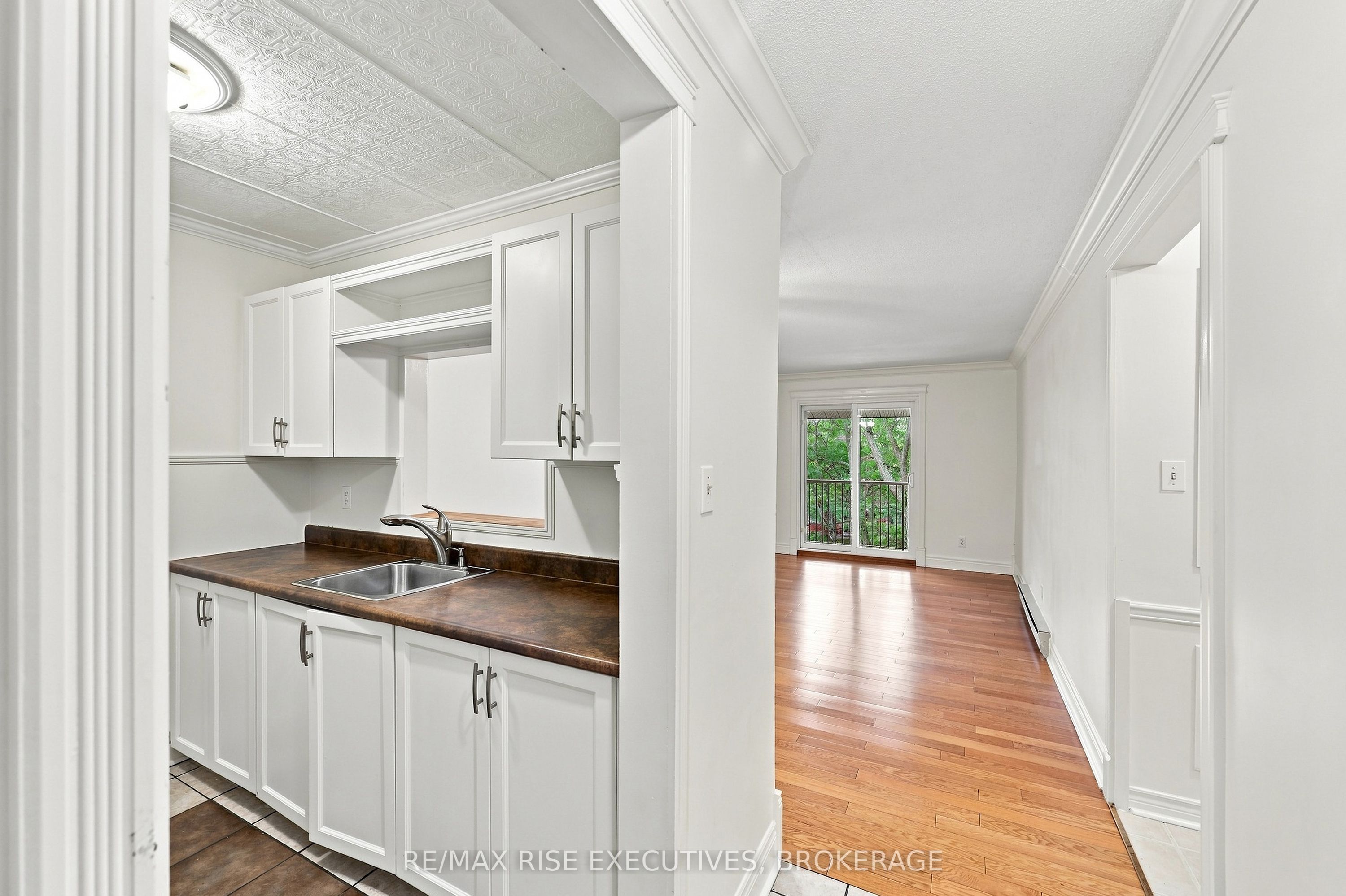 561 Armstrong Road 305 Property Photo 12