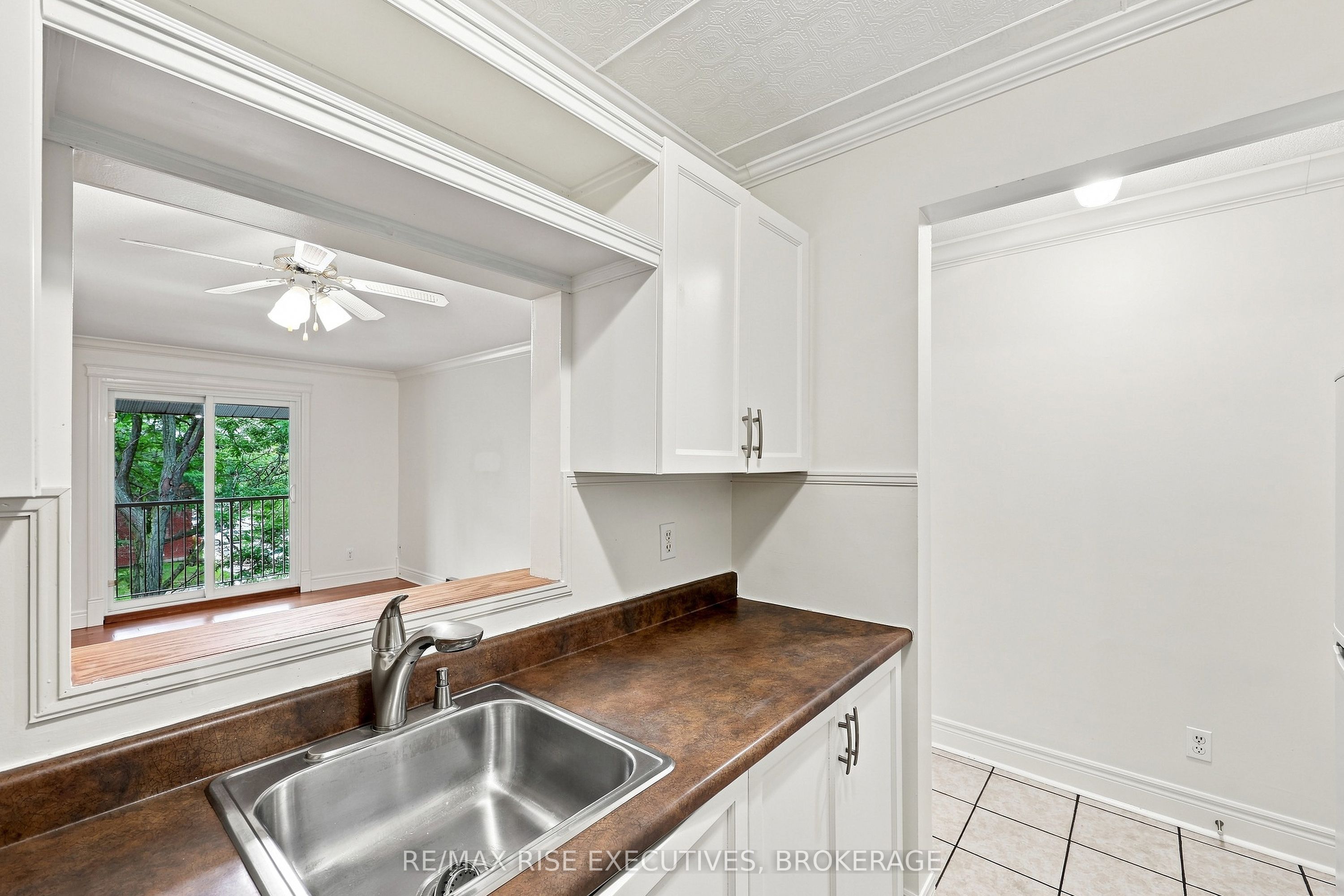 561 Armstrong Road 305 Property Photo 15