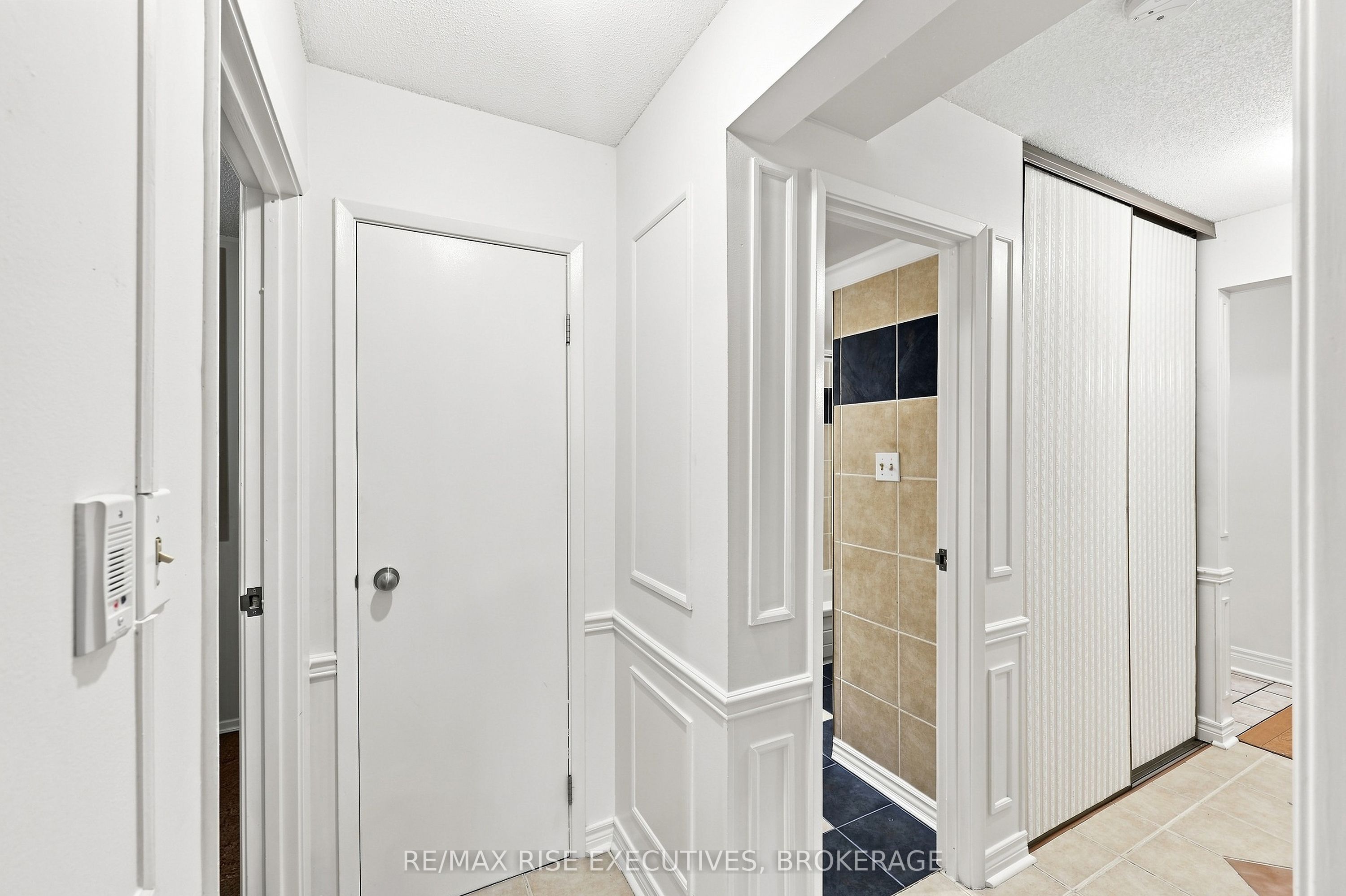 561 Armstrong Road 305 Property Photo 27