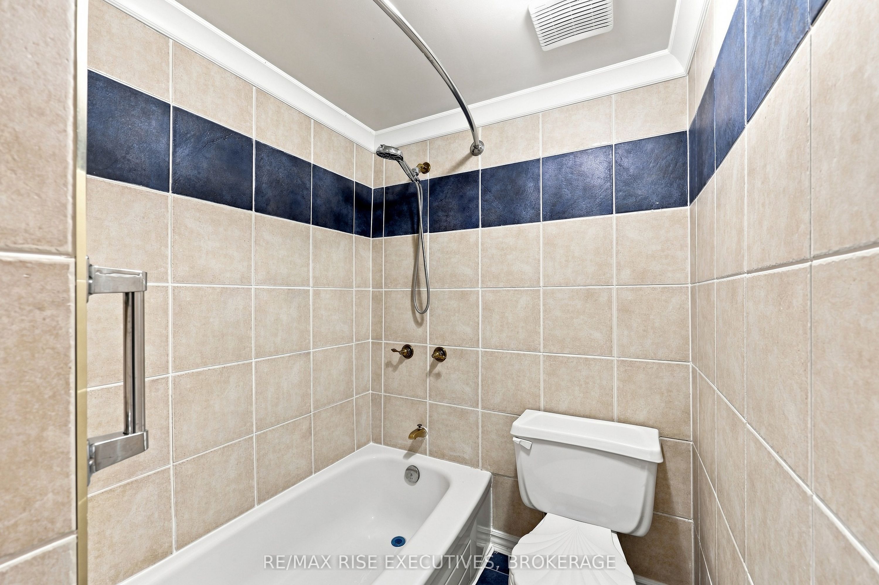 561 Armstrong Road 305 Property Photo 31