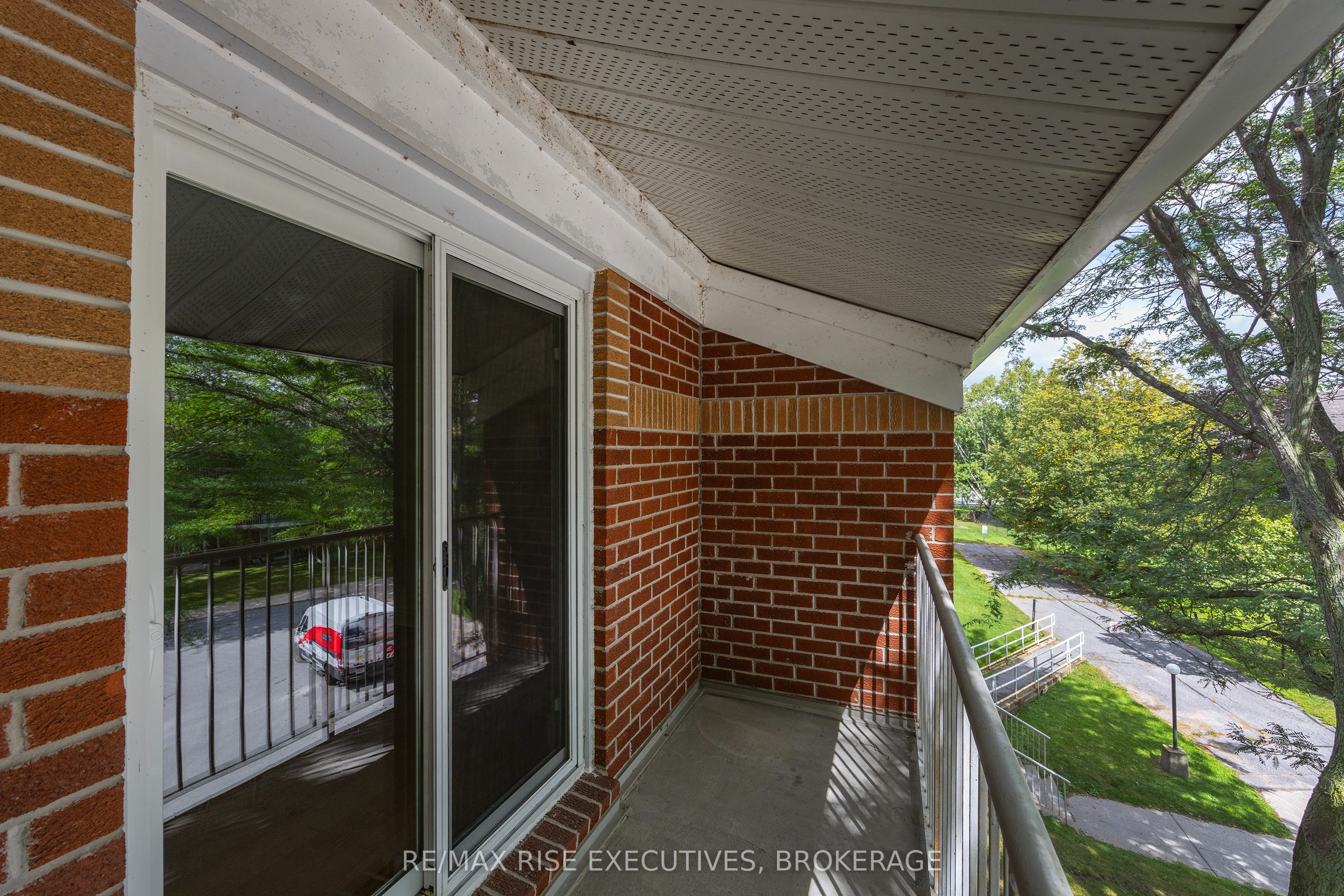 561 Armstrong Road 305 Property Photo 34