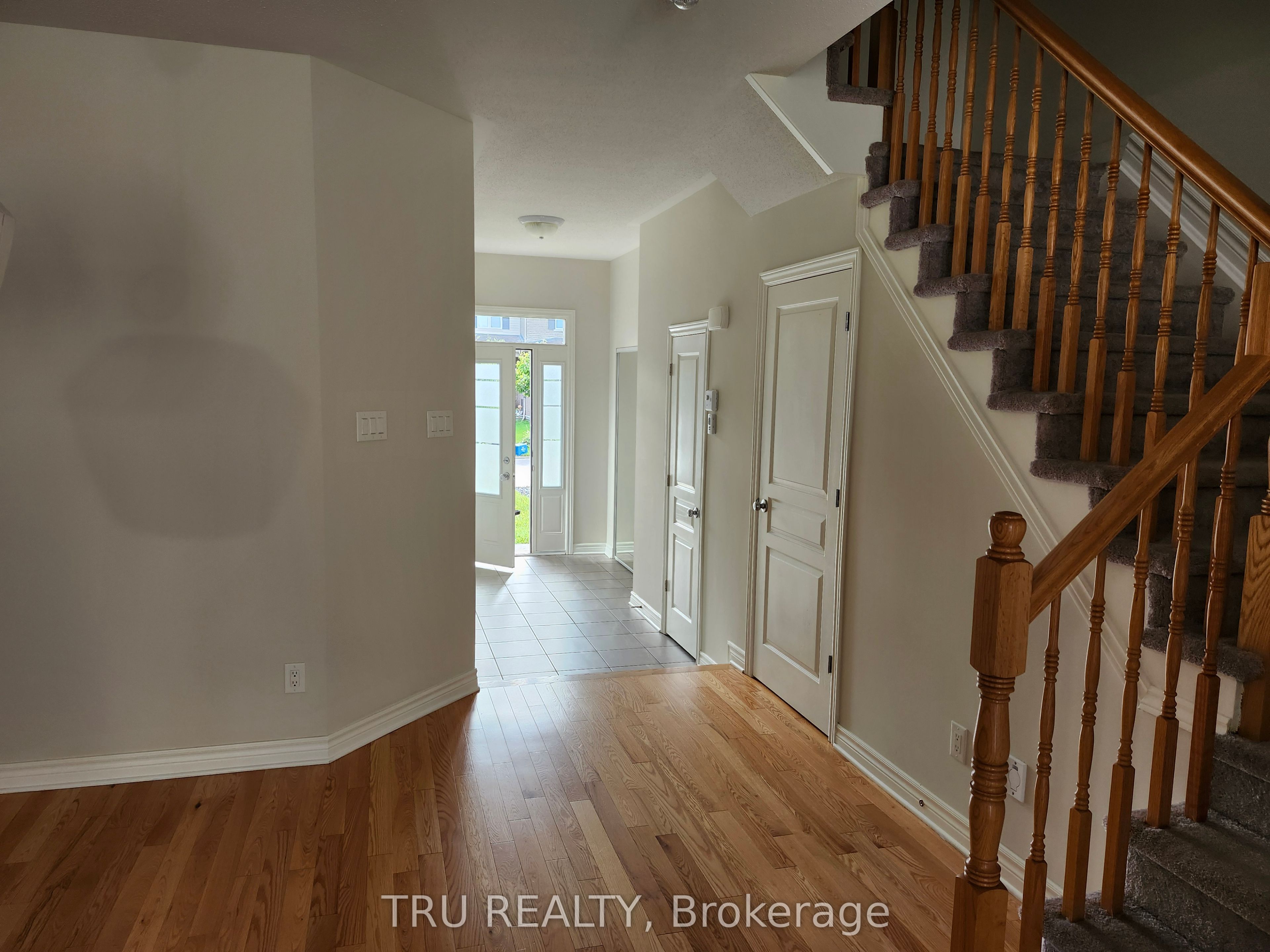 1146 Beckett Crescent Property Photo 2
