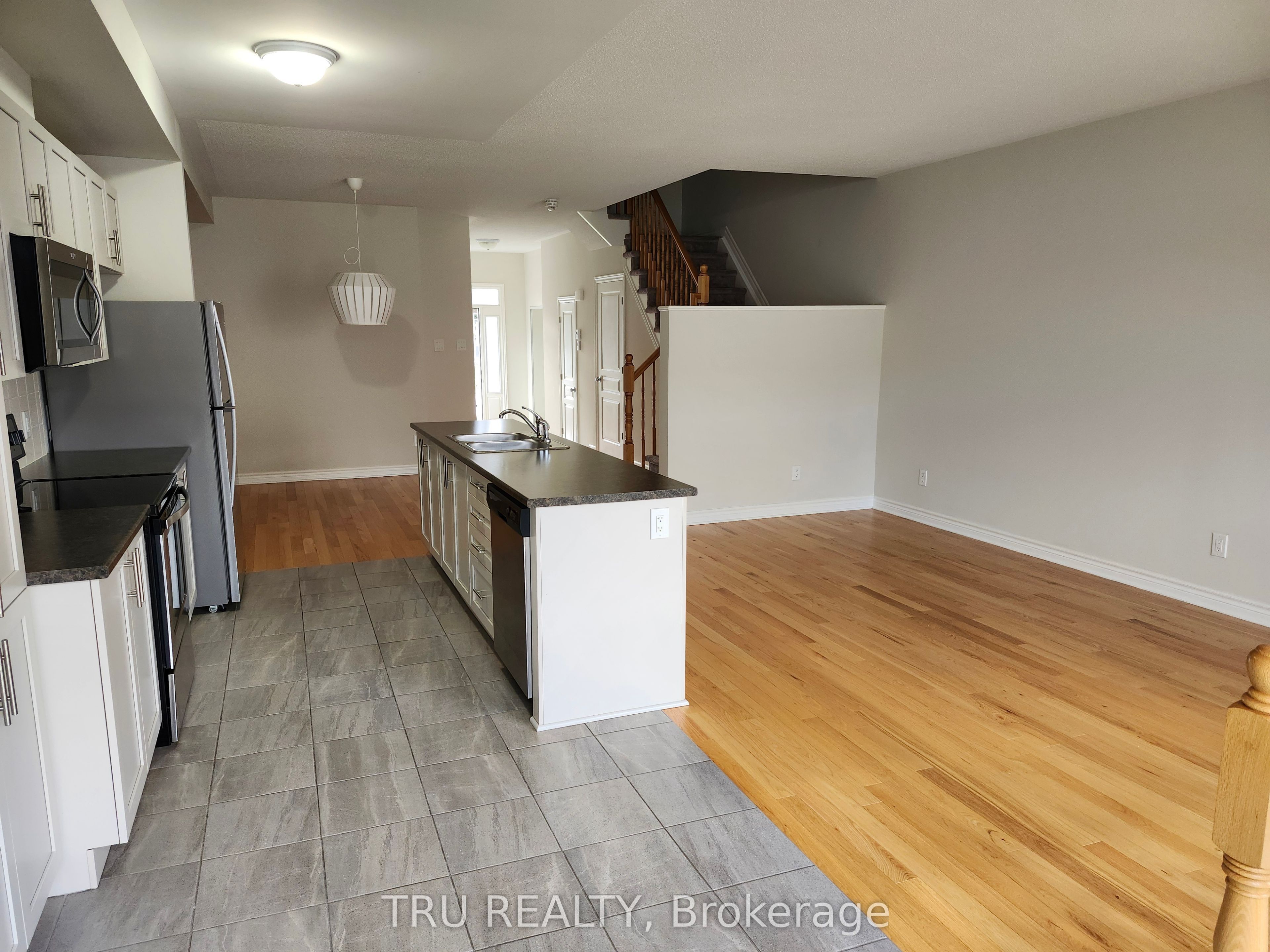 1146 Beckett Crescent Property Photo 4