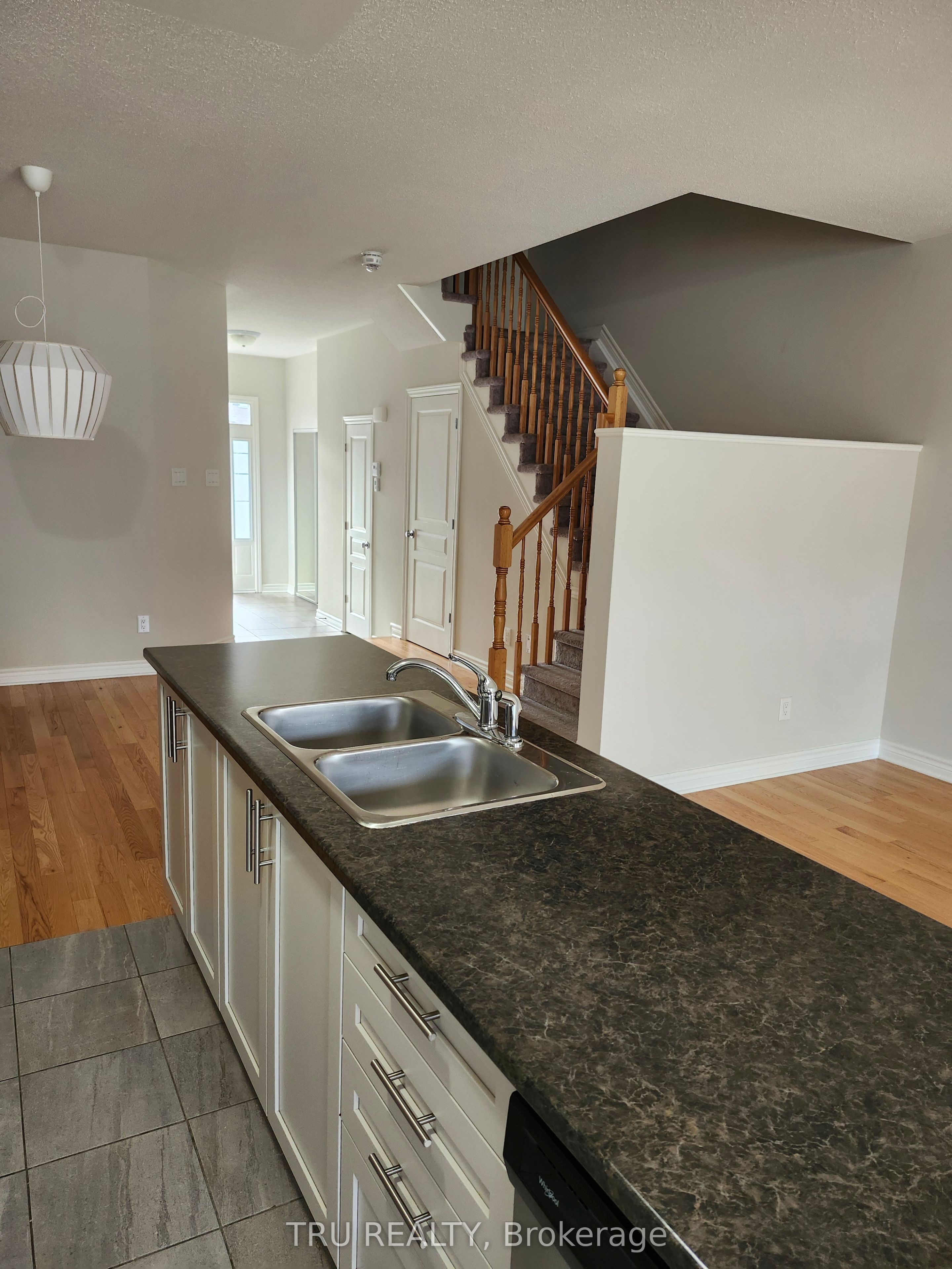 1146 Beckett Crescent Property Photo 5