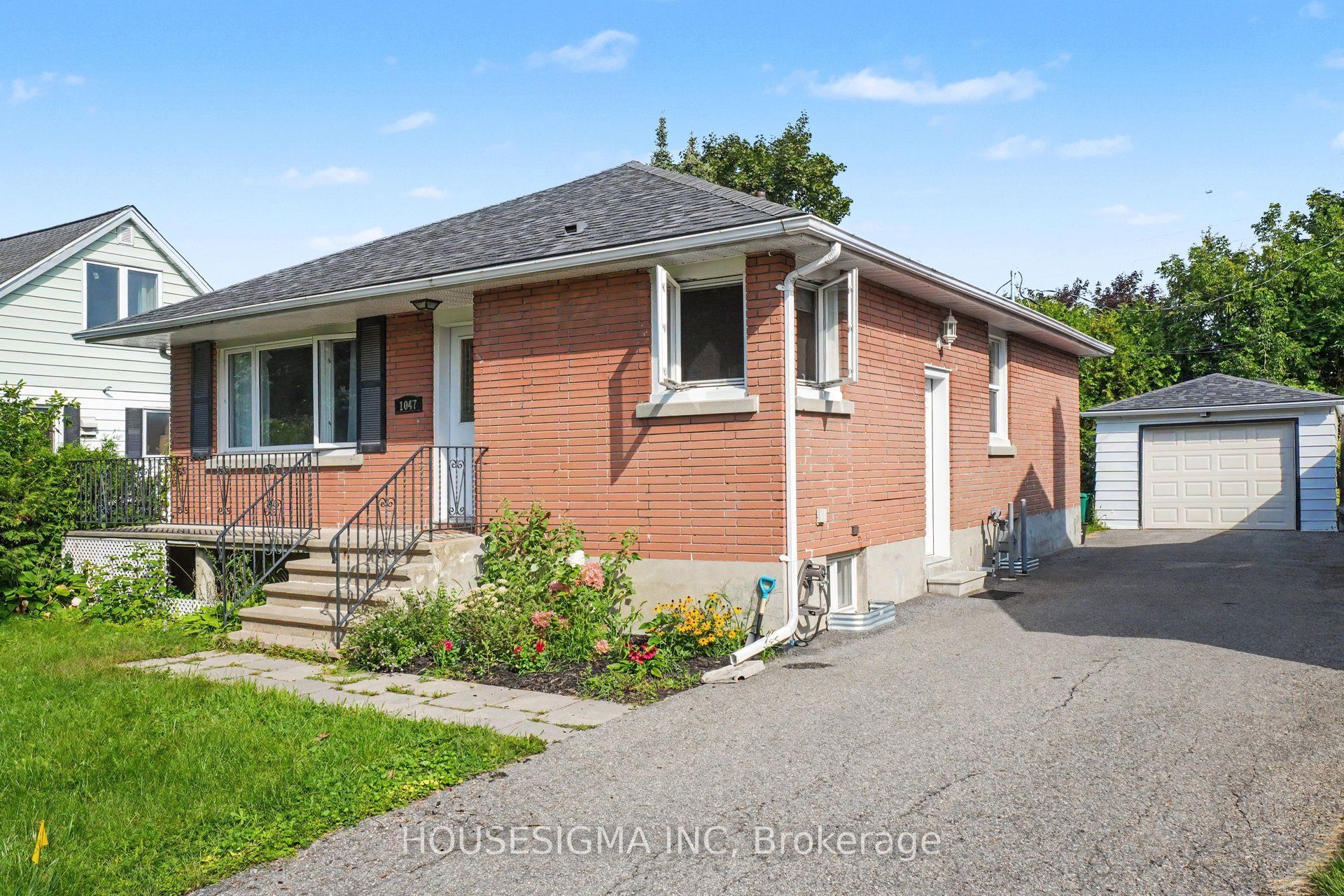 1047 Richard Avenue Property Photo 1