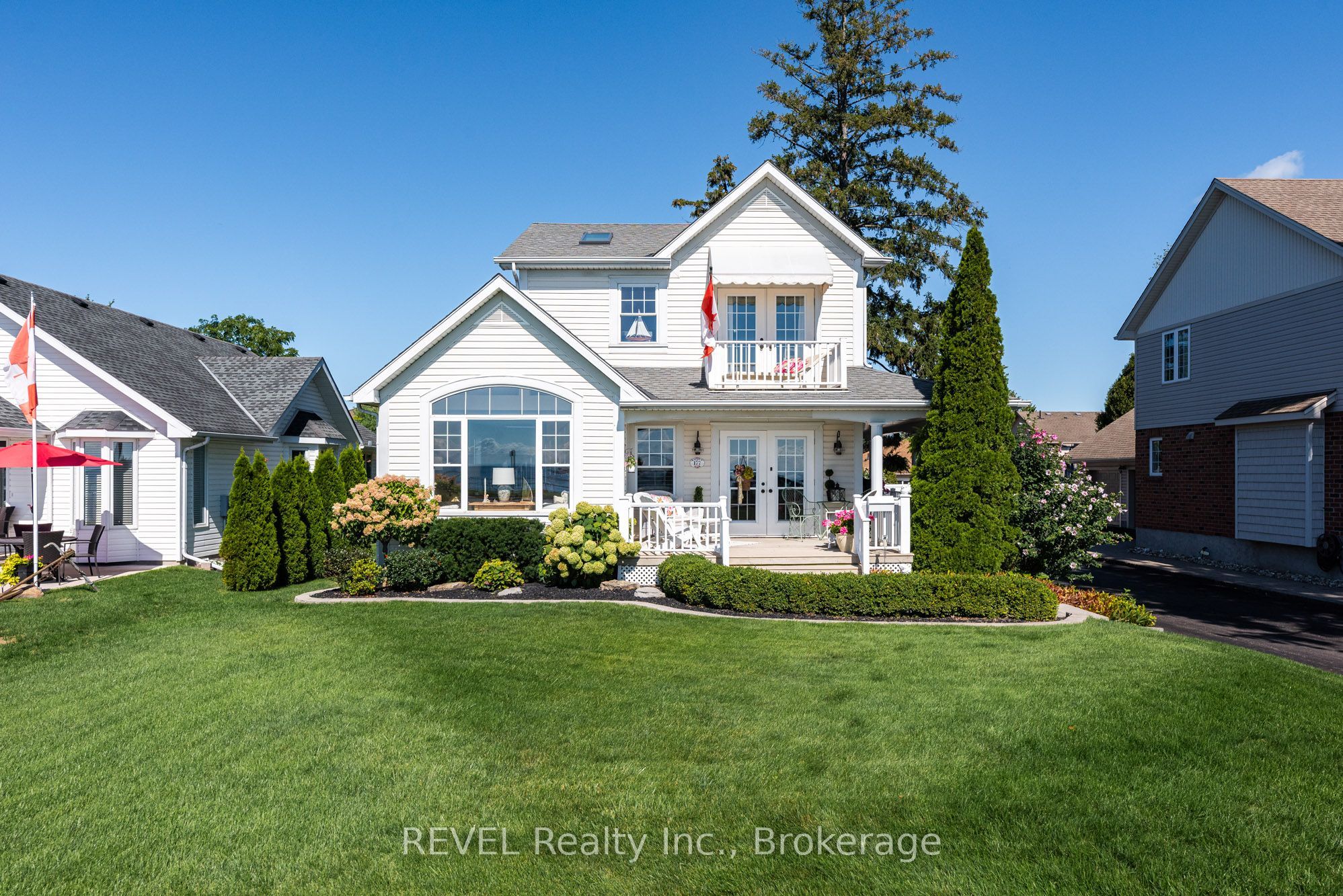177 Lakeshore Road W Property Photo 1